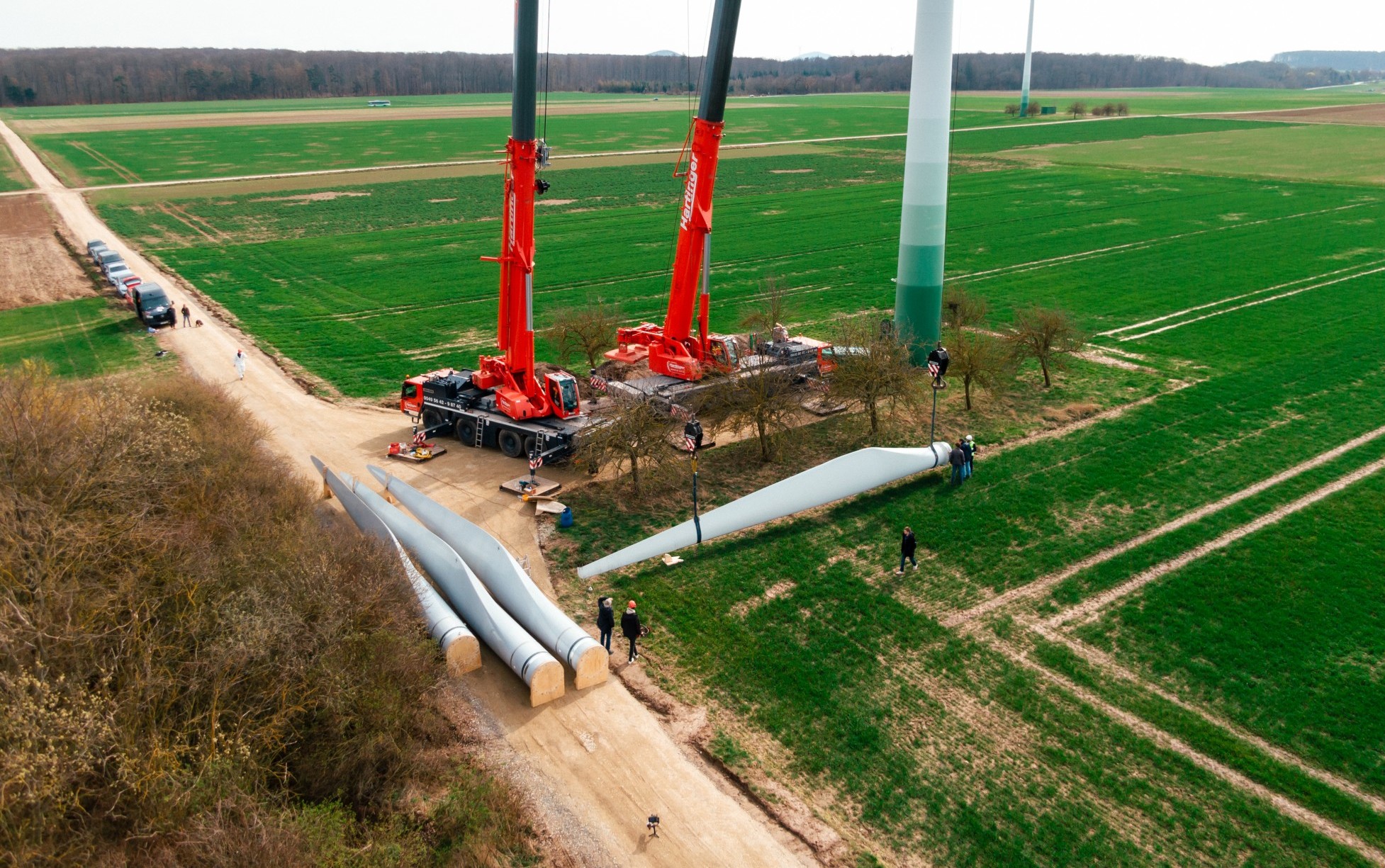 Montage der Rotorblätter in Breuna