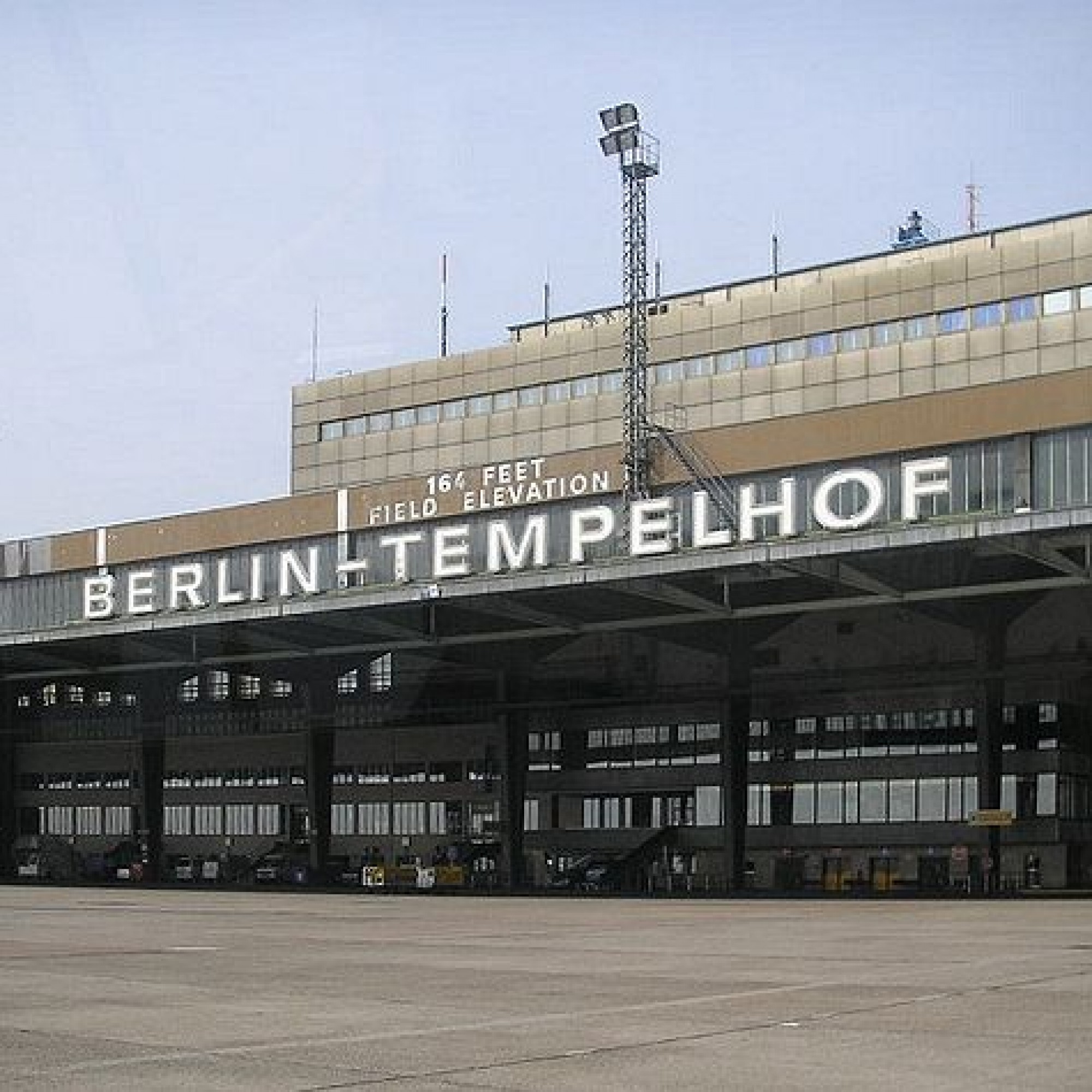 Ankunft am Flughafen Tempelhof (Bild: Gryffindoor, wikimedia, CC)