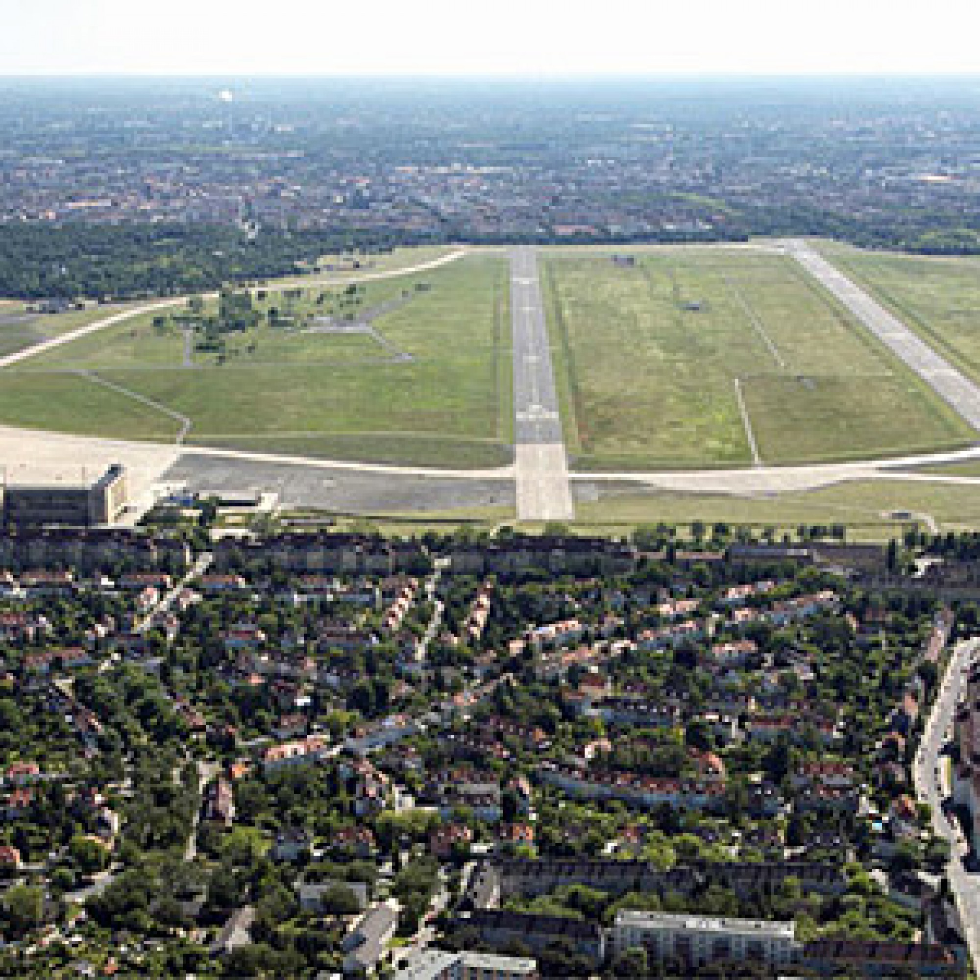 Das Tempelhofer Feld im Luftbild (Bild: wikimedia, CC)
