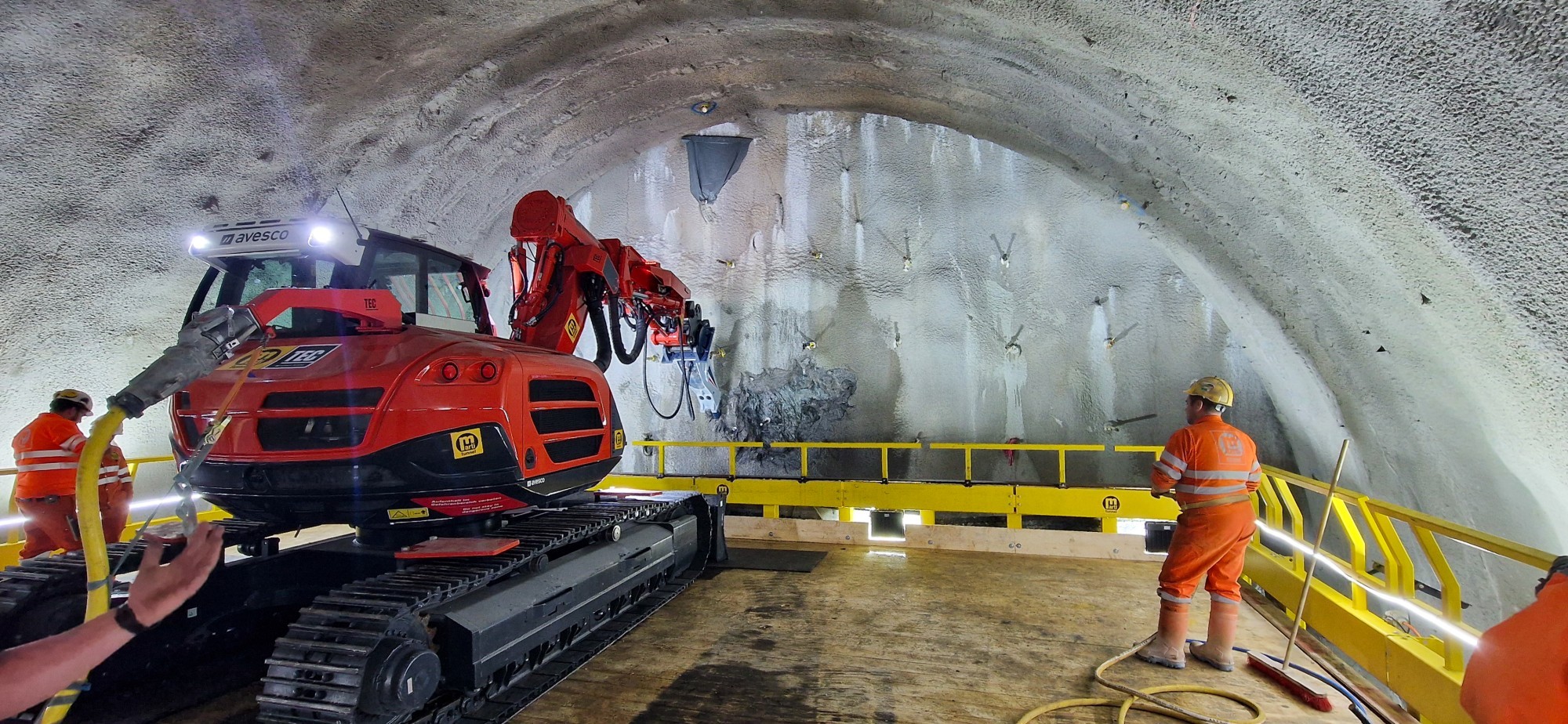 Elektro-Tunnelbagger auf der Baustelle der Gotthardröhre.