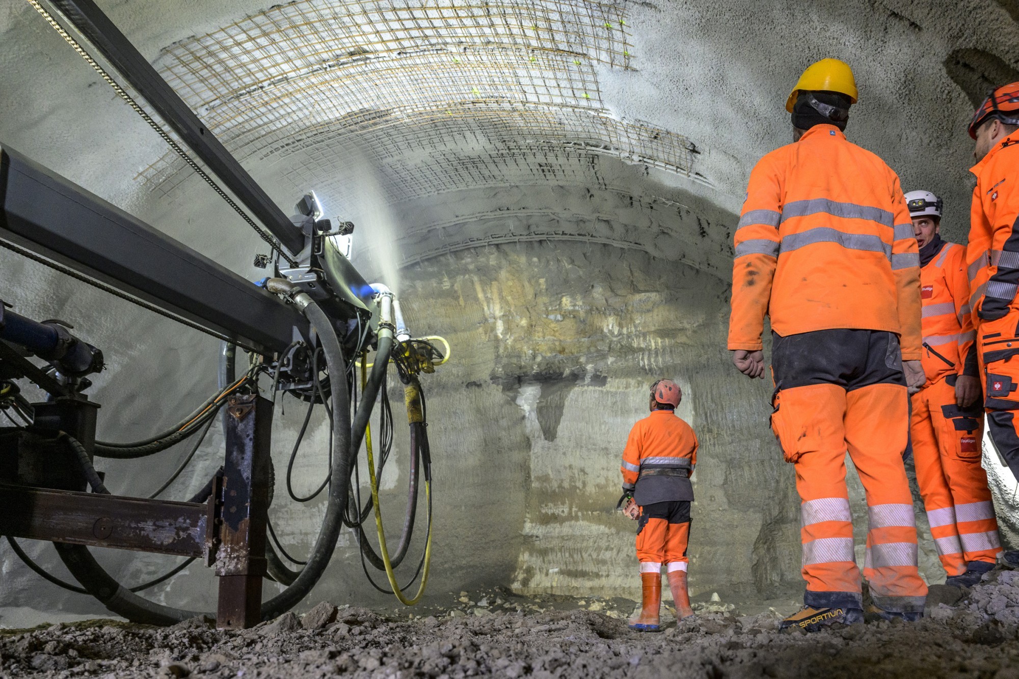 Bauarbeiten im Tunnel Städtlerwald Umfahrung Cham-Hünenberg