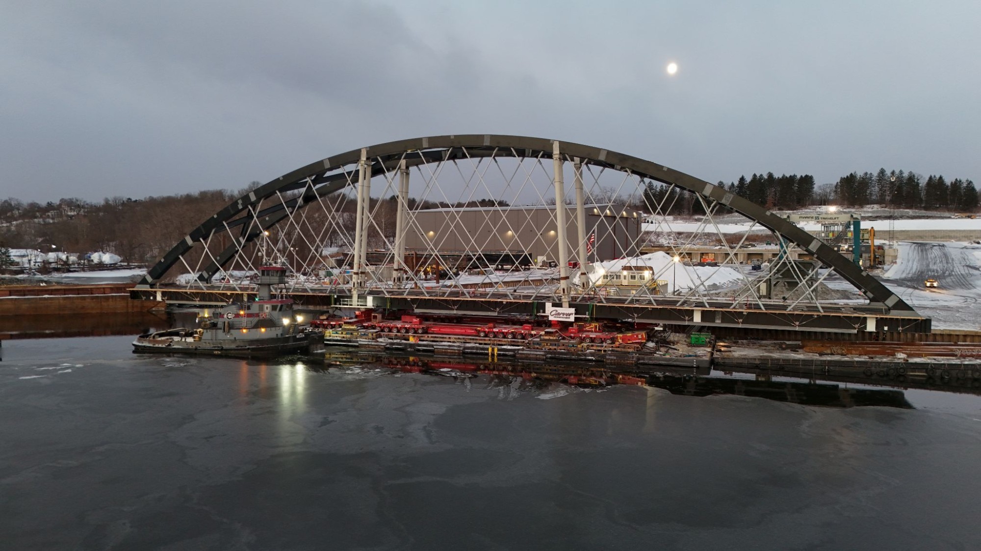 Baustelle der Portal North Bridge, vom Wasser aus gesehen.