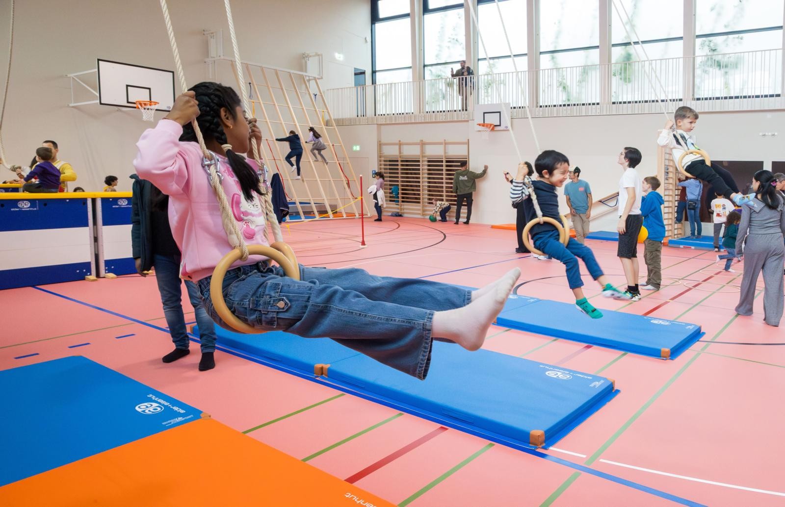 Turnhalle Three Point Hochhäuser Dübendorf