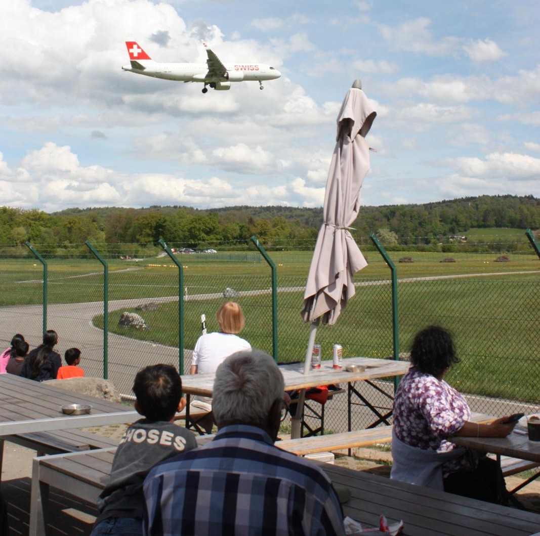 Imbissstand «Route 90 Grill and More» Flughafen Zürich