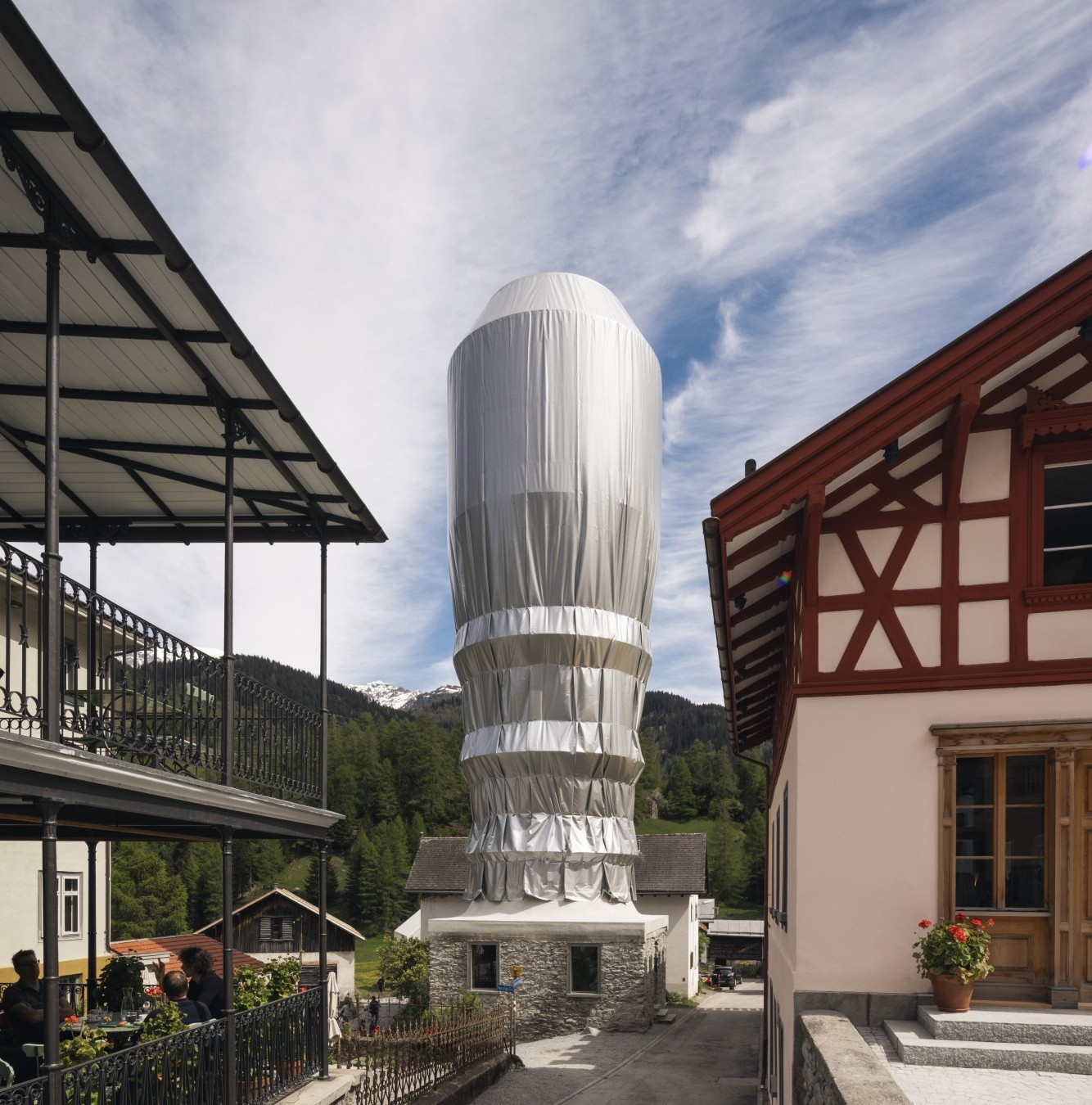 Verhüllter Weisser Turm