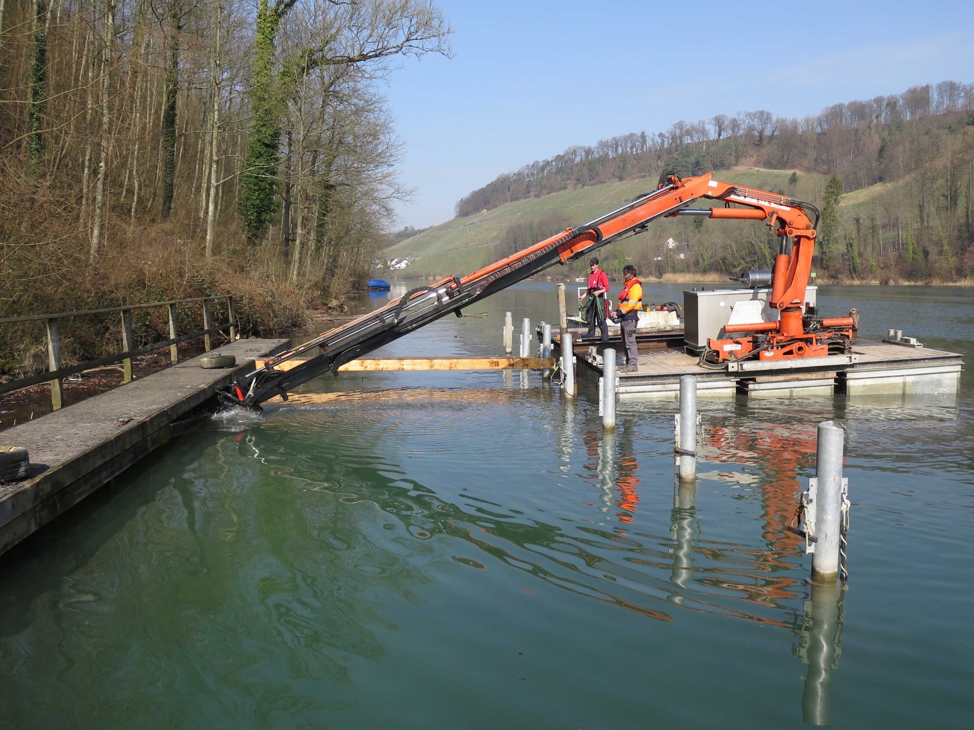 Bautaucher_Renovation eines Stegs