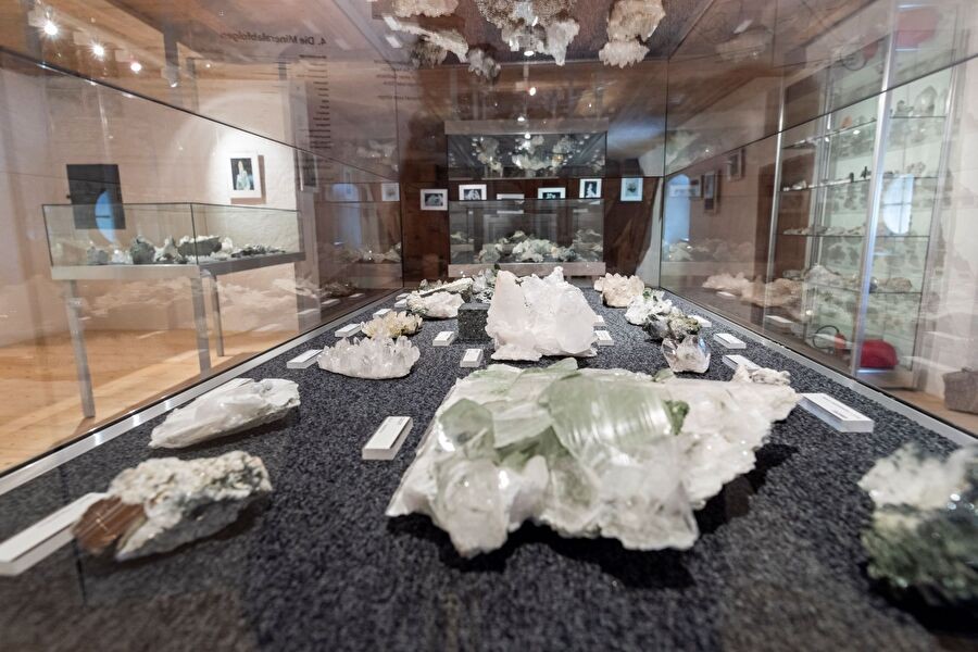 Mineralien Schloss A Pro