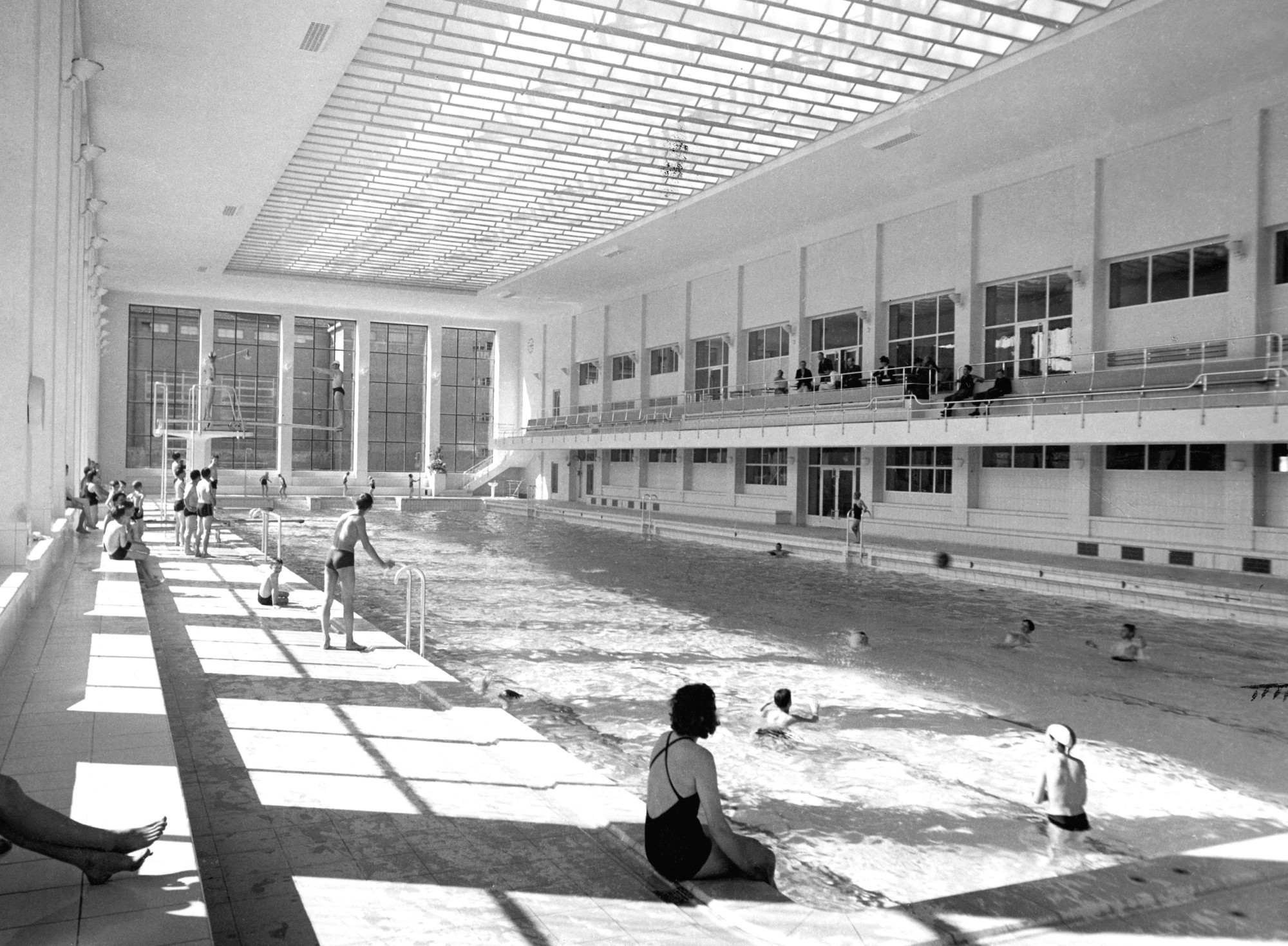 Hallenbad City in Zürich kurz nach der Eröffnung 1941