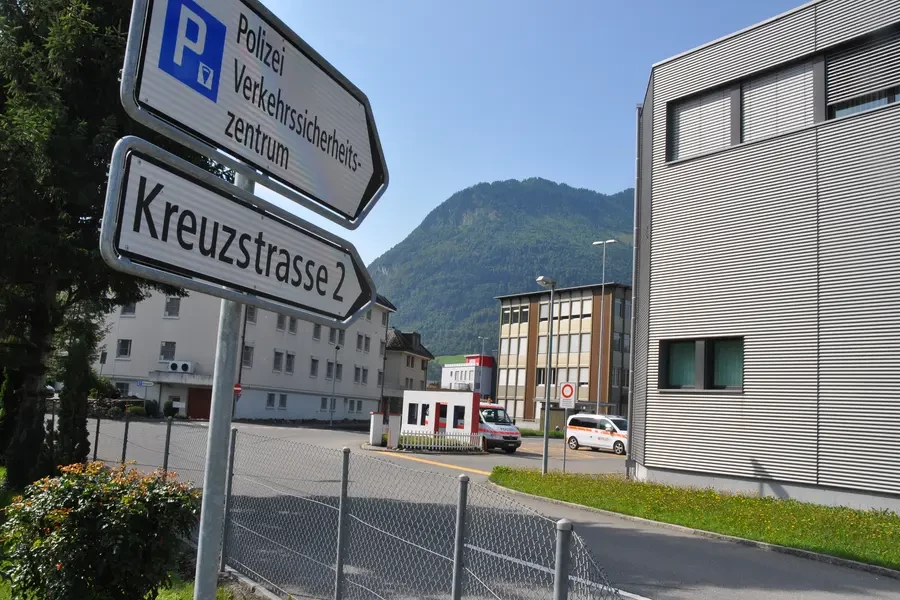 Einfahrt zum Areal Kreuzstrasse in Stans