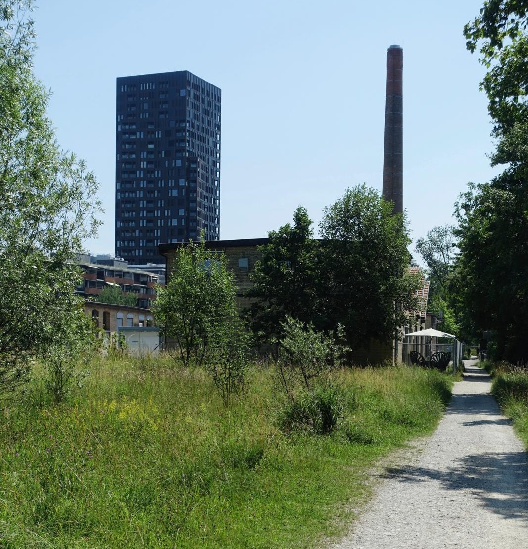Glattuferweg, Blick auf den Giessenturm in Dübendorf