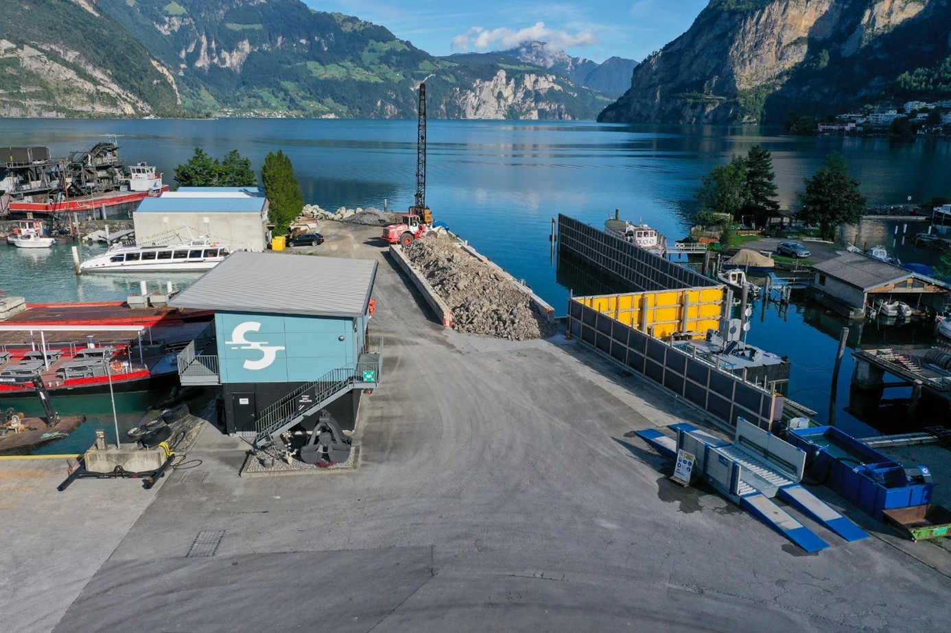 Umschlagplatz in Flüelen für Seeschüttung am Urnersee