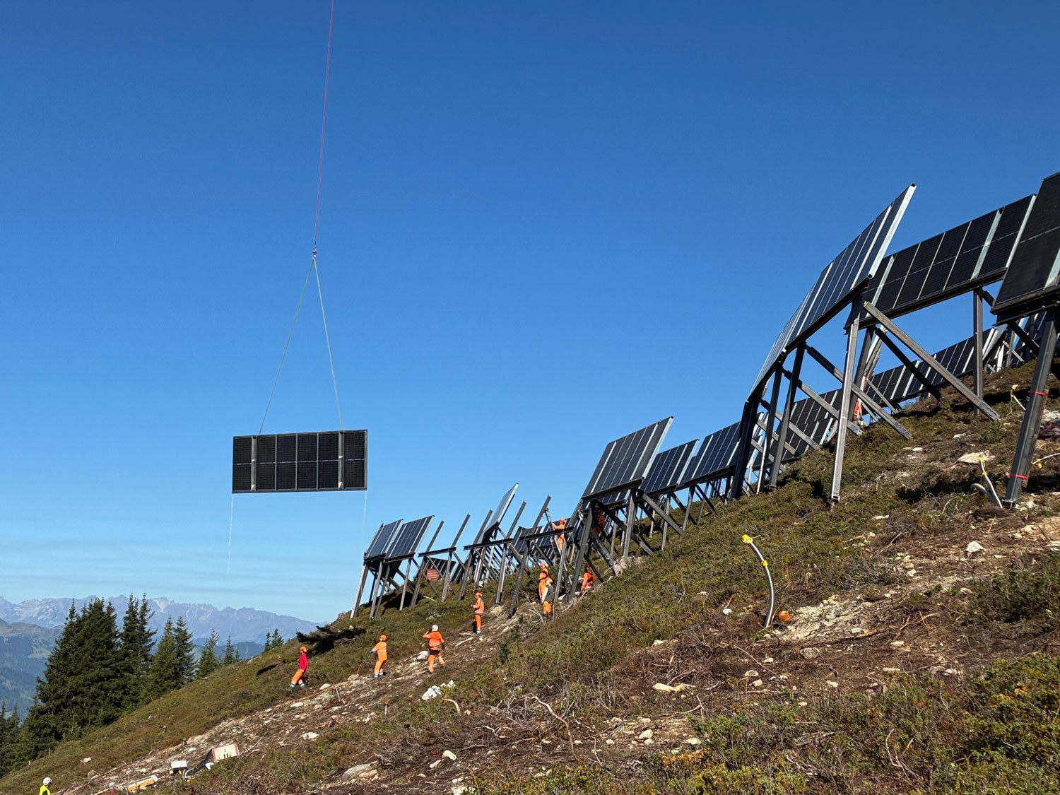 Anlieferung von Solarmodul für Madrisa Solar