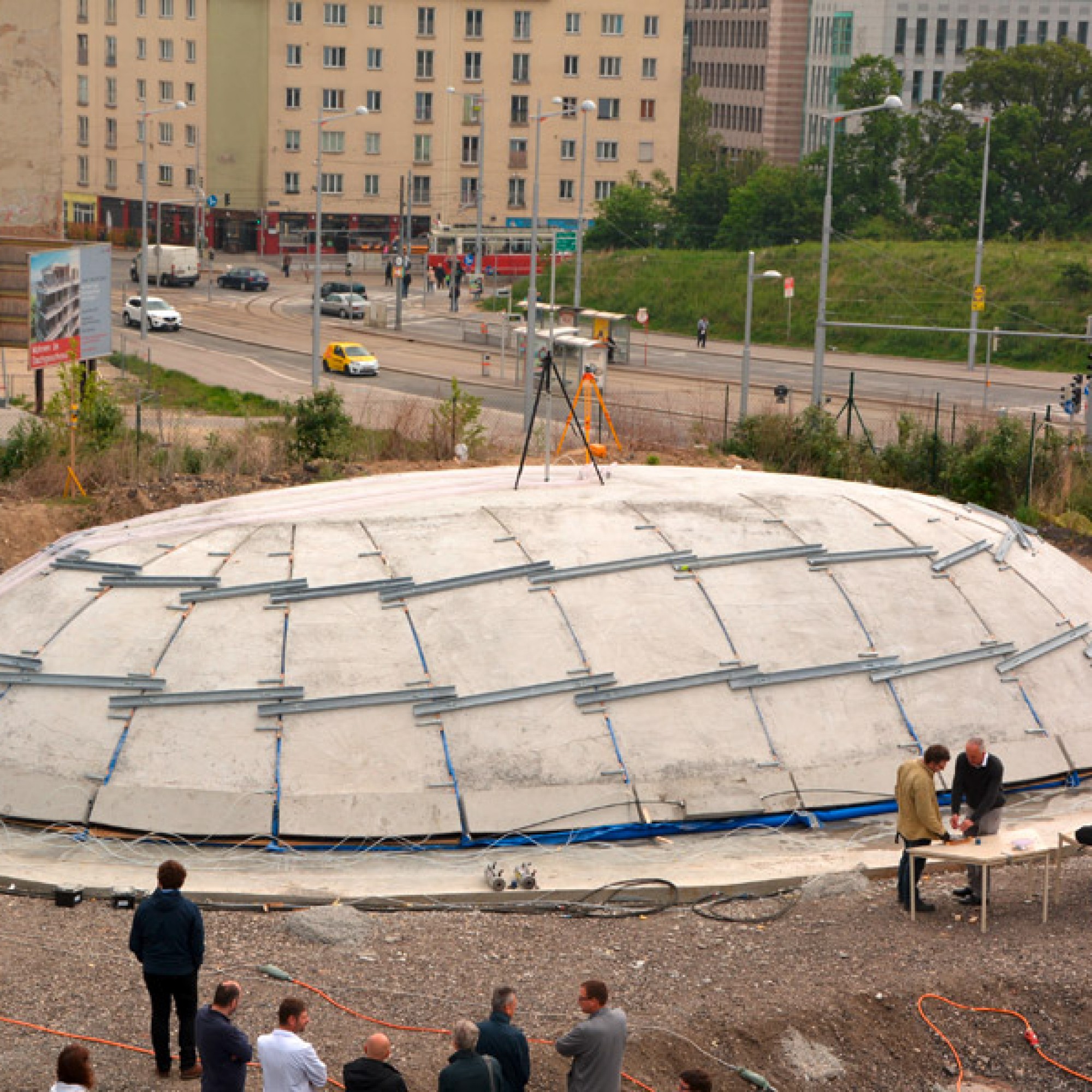 Die fertig "aufgeblasene" Betonkuppel von Aussen... (TU Wien)