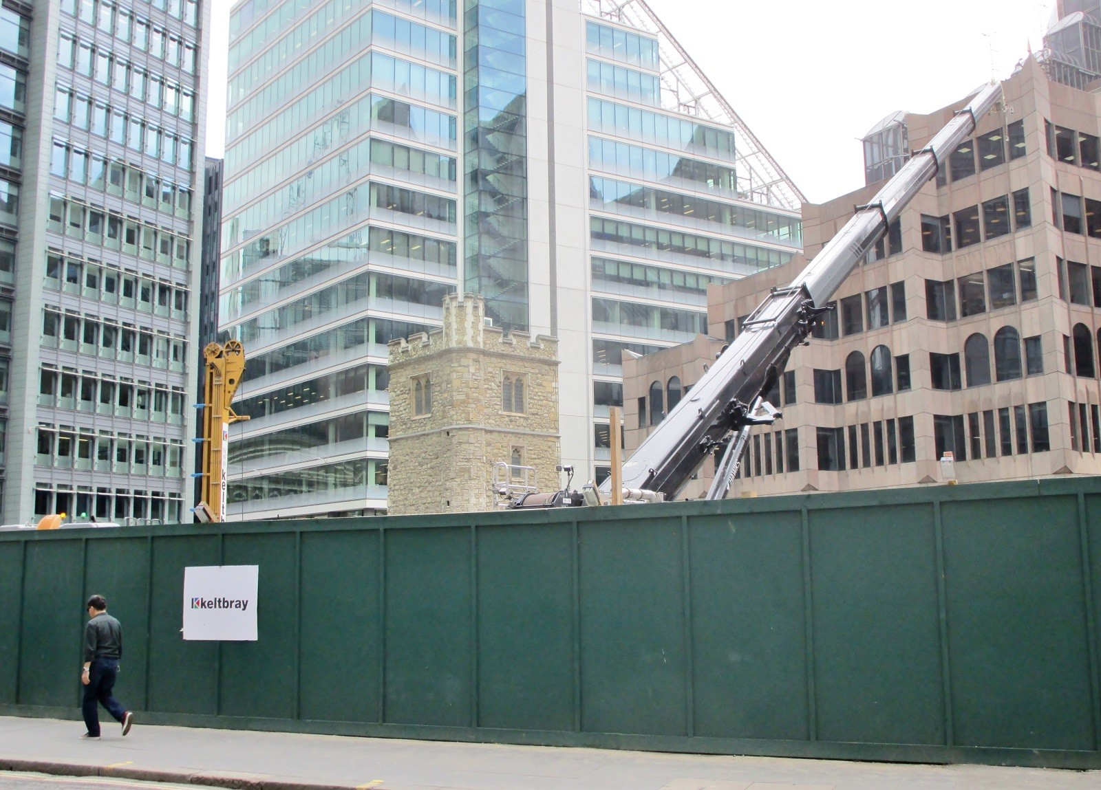 Kirchturm von All Hallows Staining auf Baustelle in London
