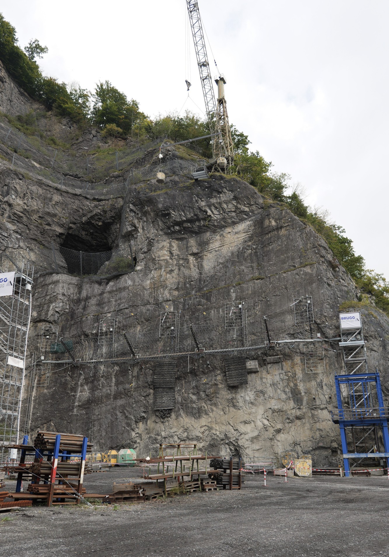 Intensiver Test für Schutzbarrieren gegen Steinschlag in Walenstadt