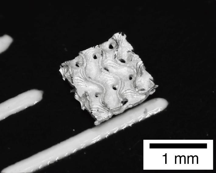 Ein kleiner Silber-Gyroid