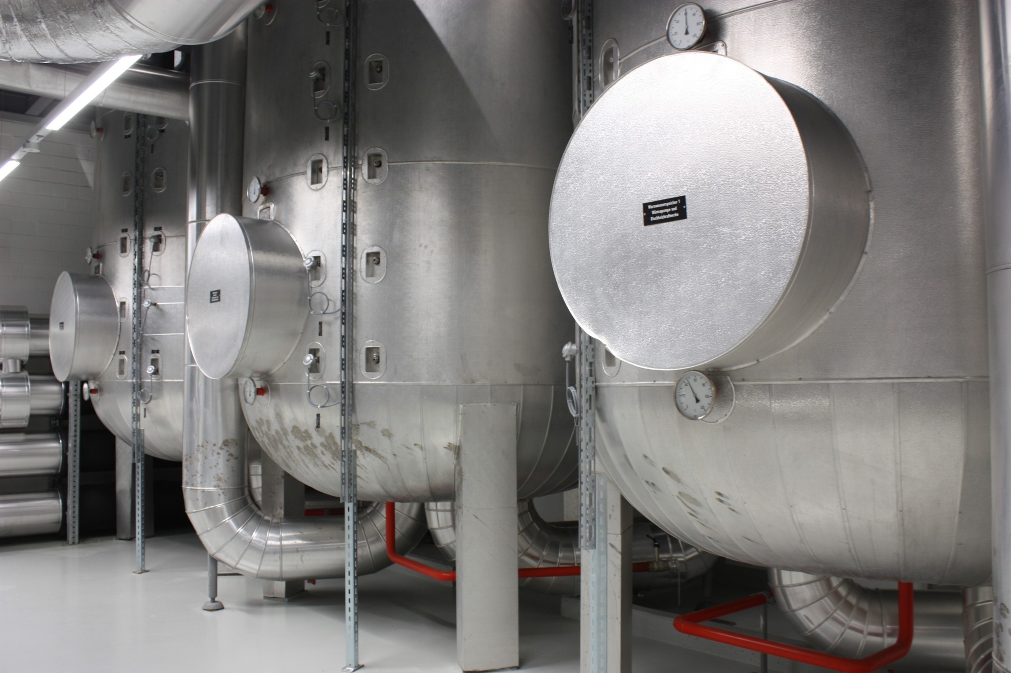 See-Energiezentrale Inseliquai in Luzern: Warmwasserspeicher-Kessel aus der alten Anlage