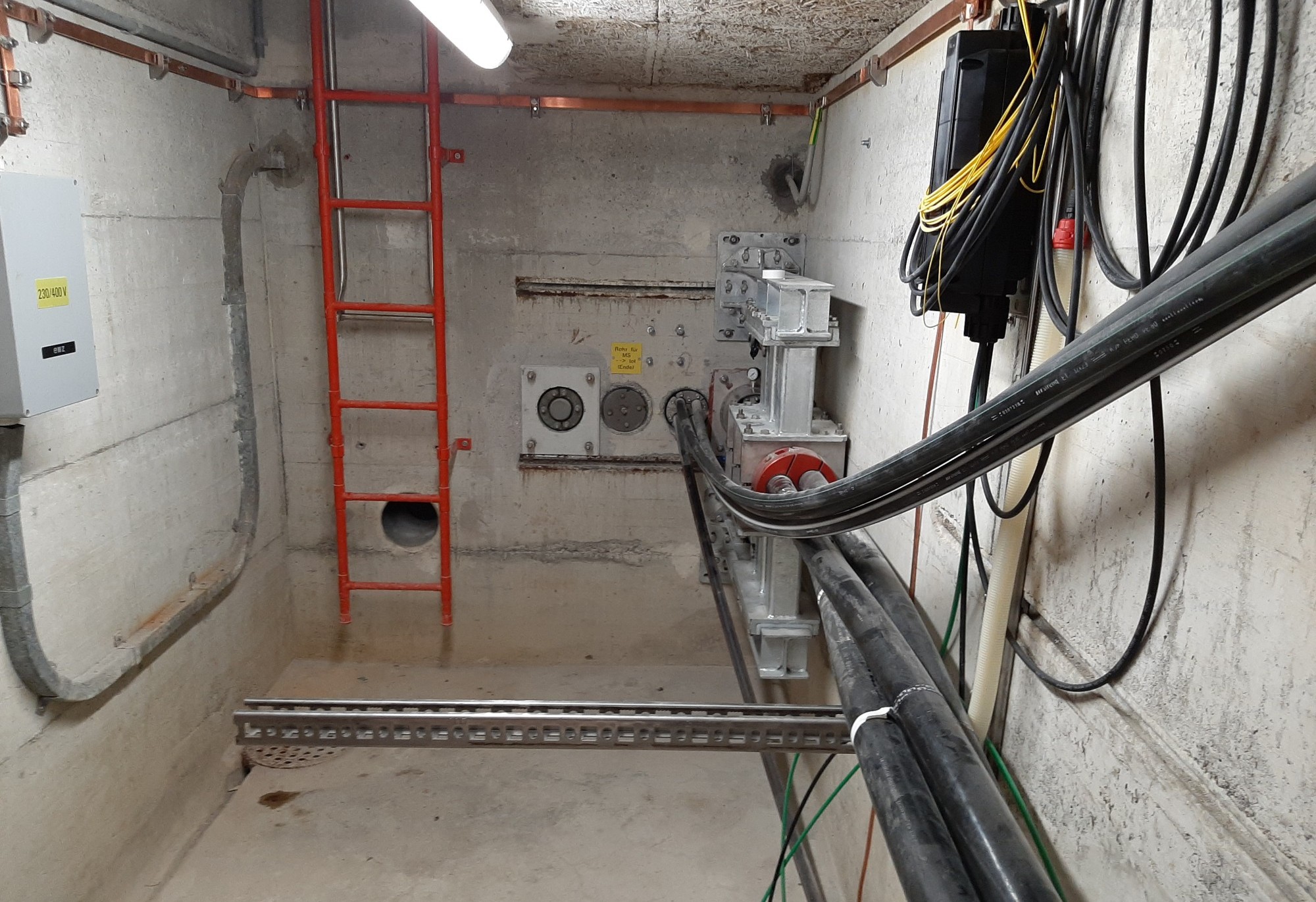 Spülbohrung für Hochspannungsleitung unter dem Seegrund in Zürich: Muffenschacht in der Seehofstrasse