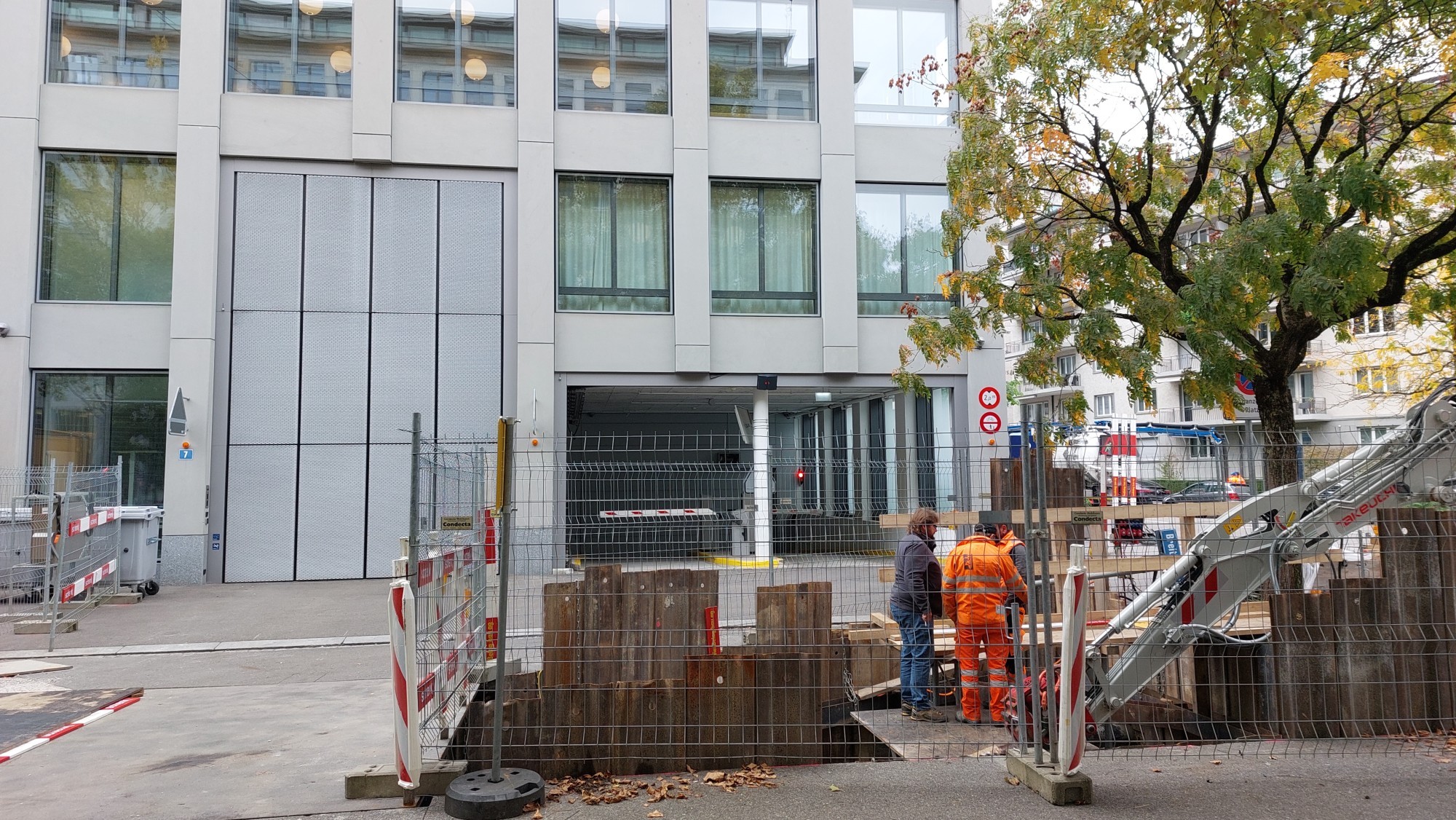 Spülbohrung für Hochspannungsleitung unter dem Seegrund in Zürich: Zielbaustelle in der Breitingerstrasse