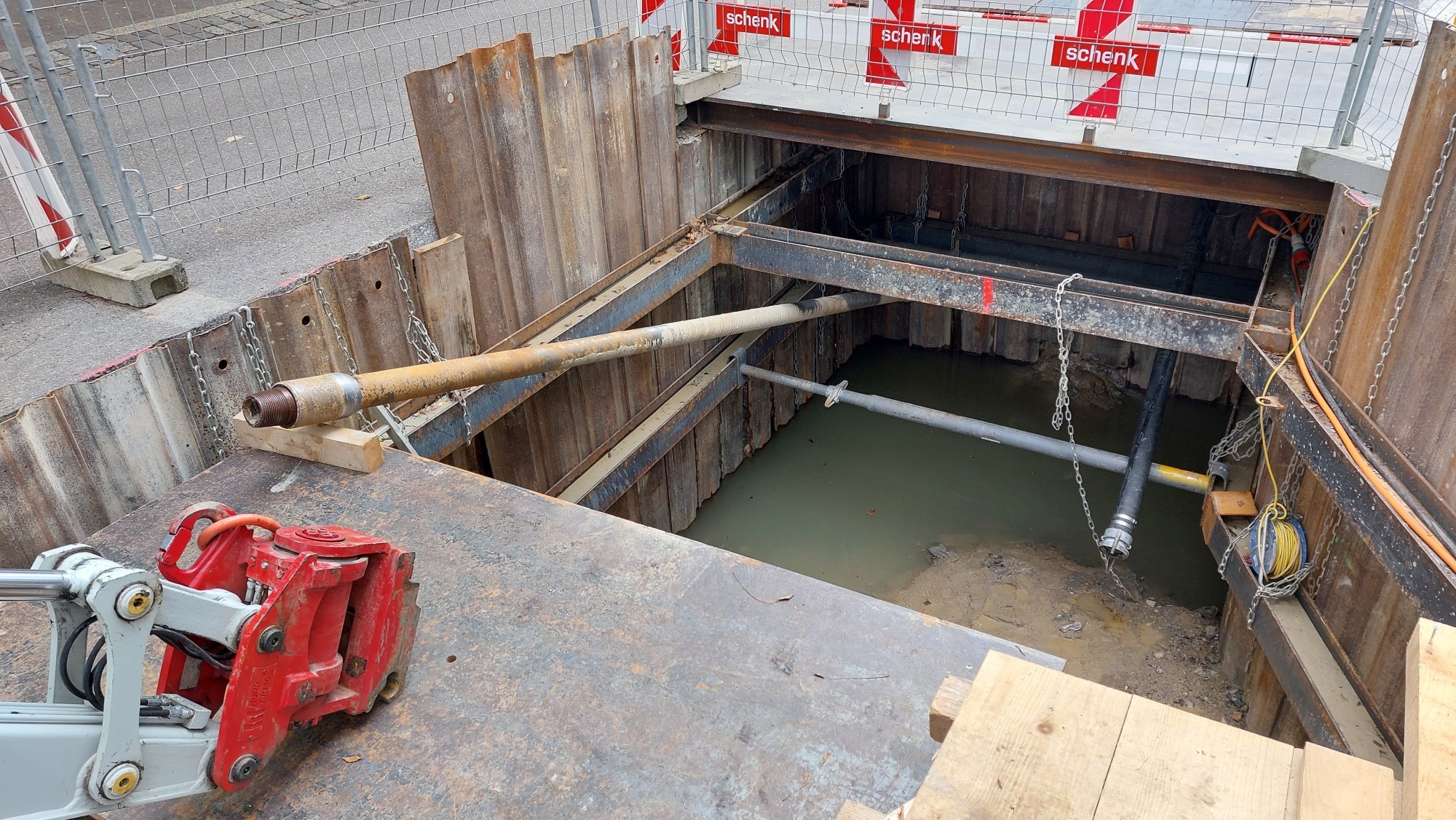 Spülbohrung für Hochspannungsleitung unter dem Seegrund in Zürich: Zielbaustelle in der Breitingerstrasse