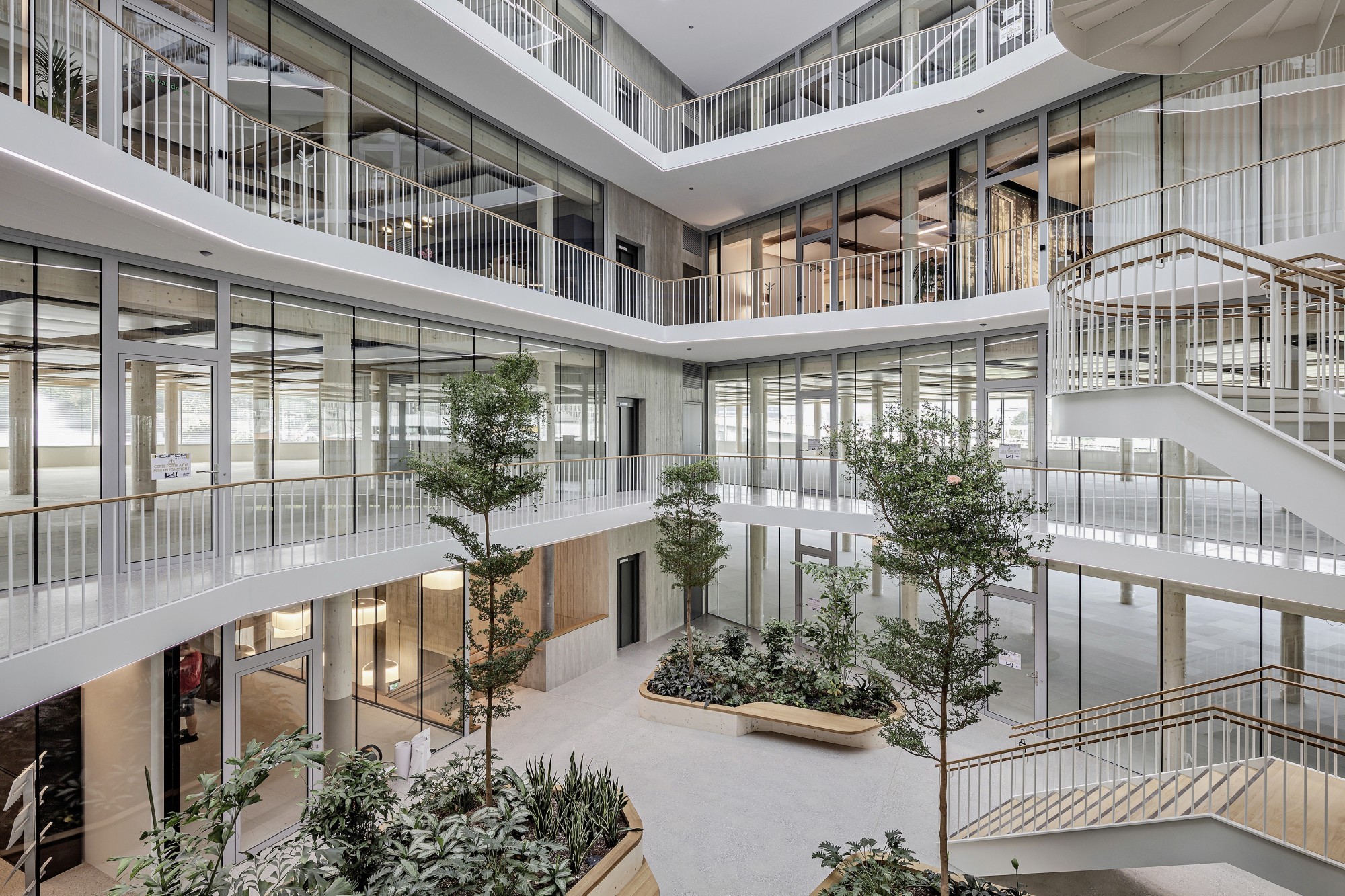 Neues Holz-Beton-Hybridgebäude vor den nördlichen Toren Berns