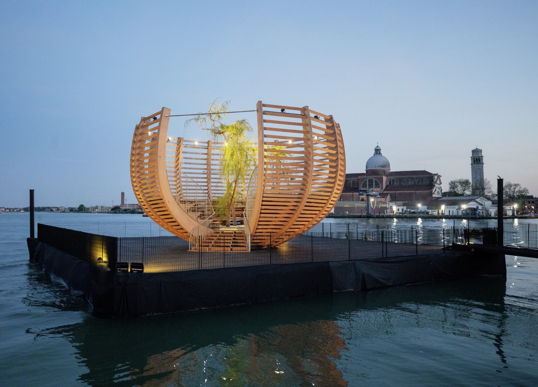 Klaus Littmanns Skulptur Arena für einen Baum