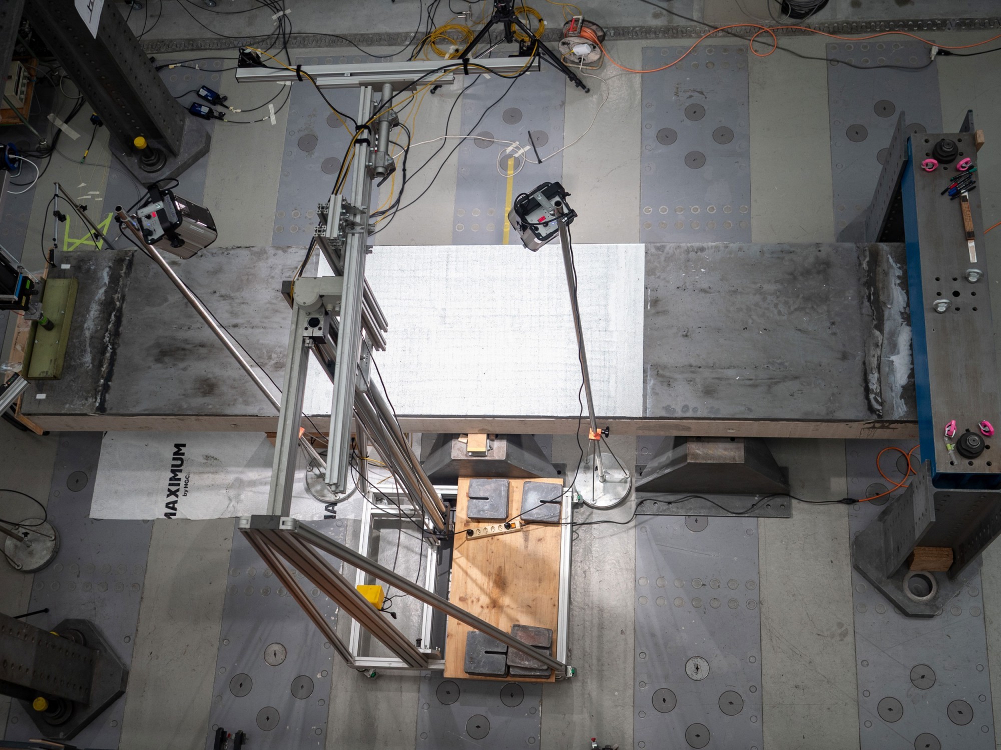 Grossversuche in der Bauhalle der Empa