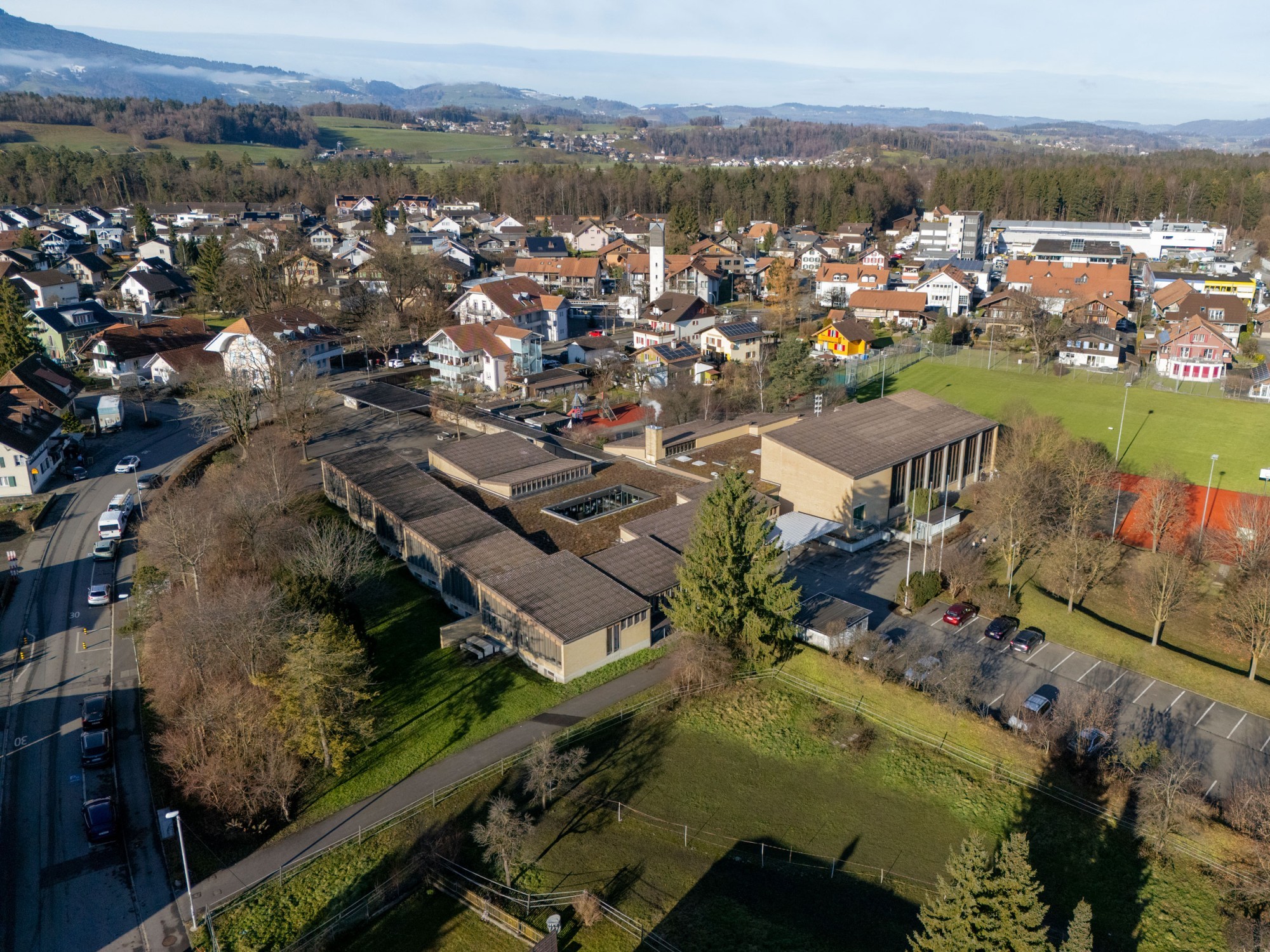 Luftbild von Schulhaus Allmendingen in Stadt Thun