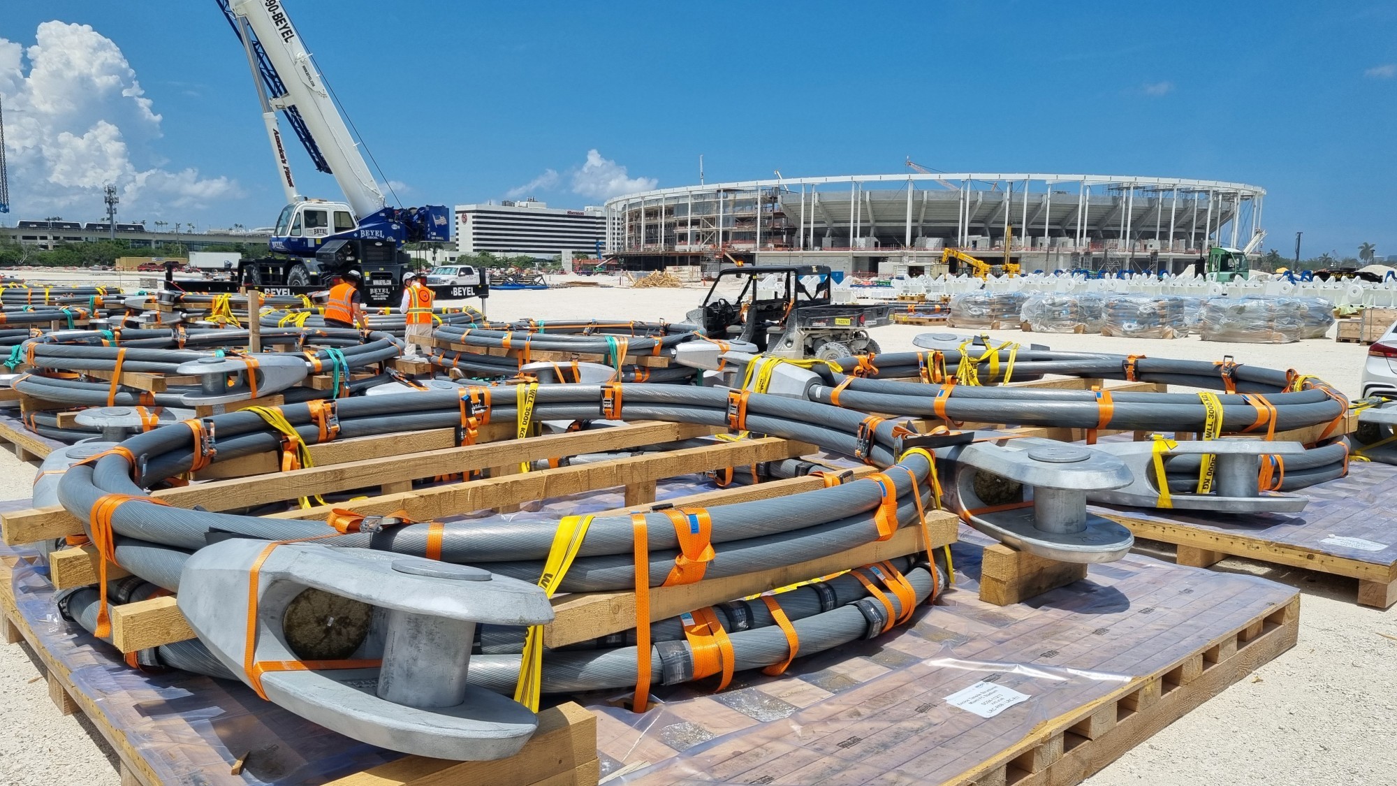 Montage der Spezialseile des Romanshorner Seilspezialisten Fatzer AG am neuen Fussballstadion in Miami