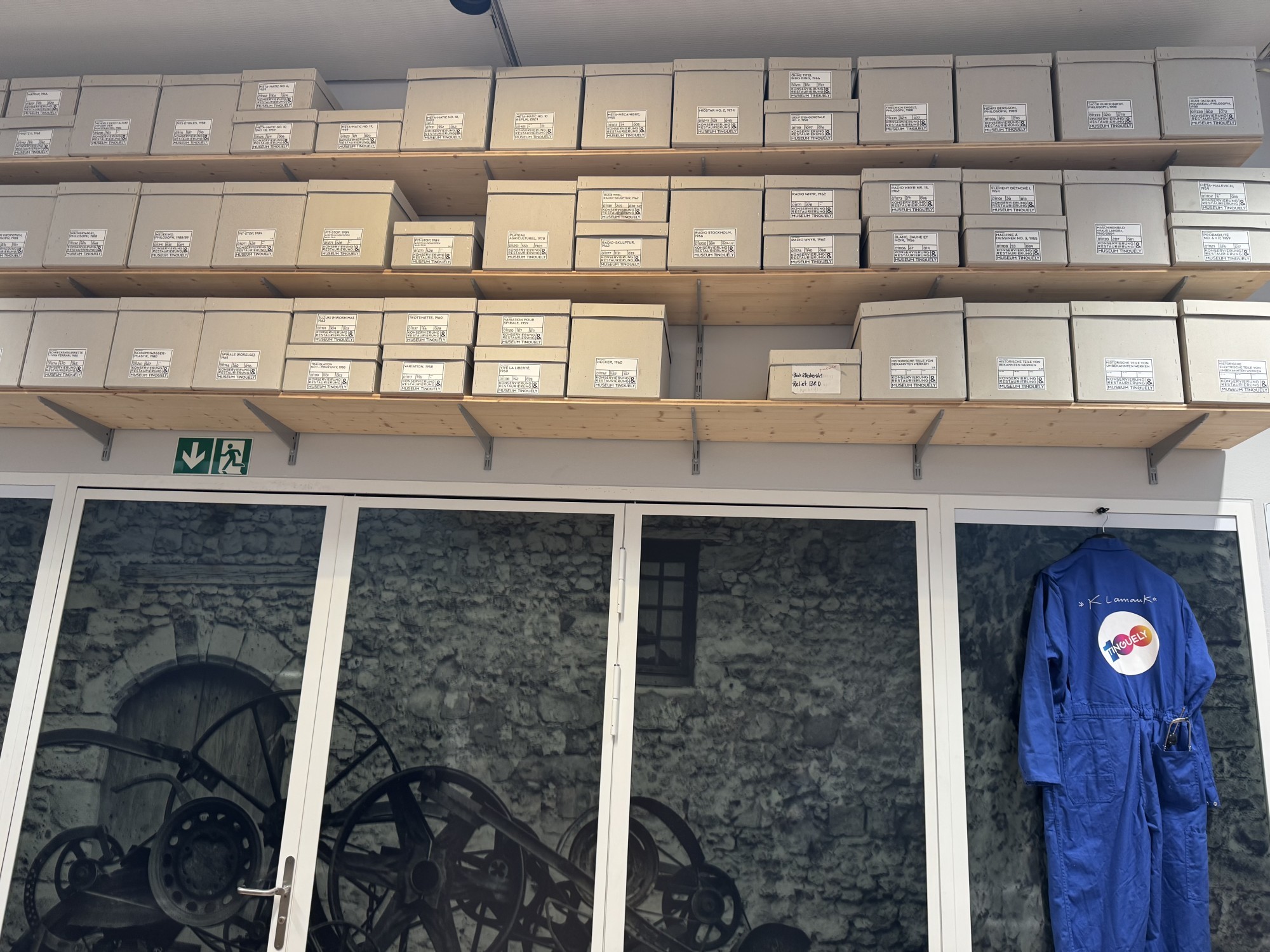 Aufbewahrungsboxen für Infos, Fotos, Ersatzstücke u.a. zu jedem Kunstwerk@simonematthieu