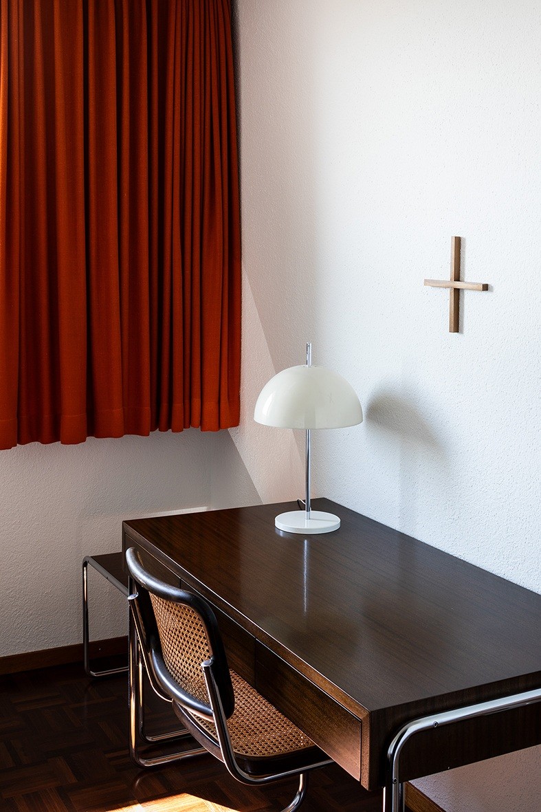 Kloster-Baldegg_p203_Tisch-mit-Stuhl_web_paint