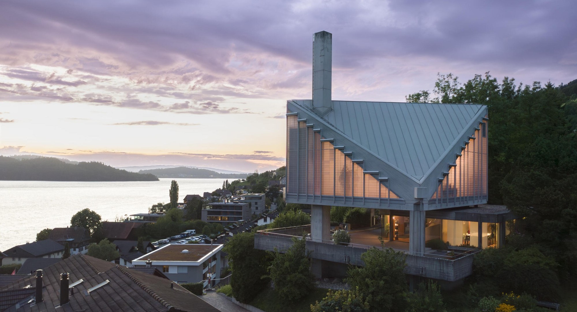 Die (refomierte) Kirche von Walchwil im Kanton Zug.