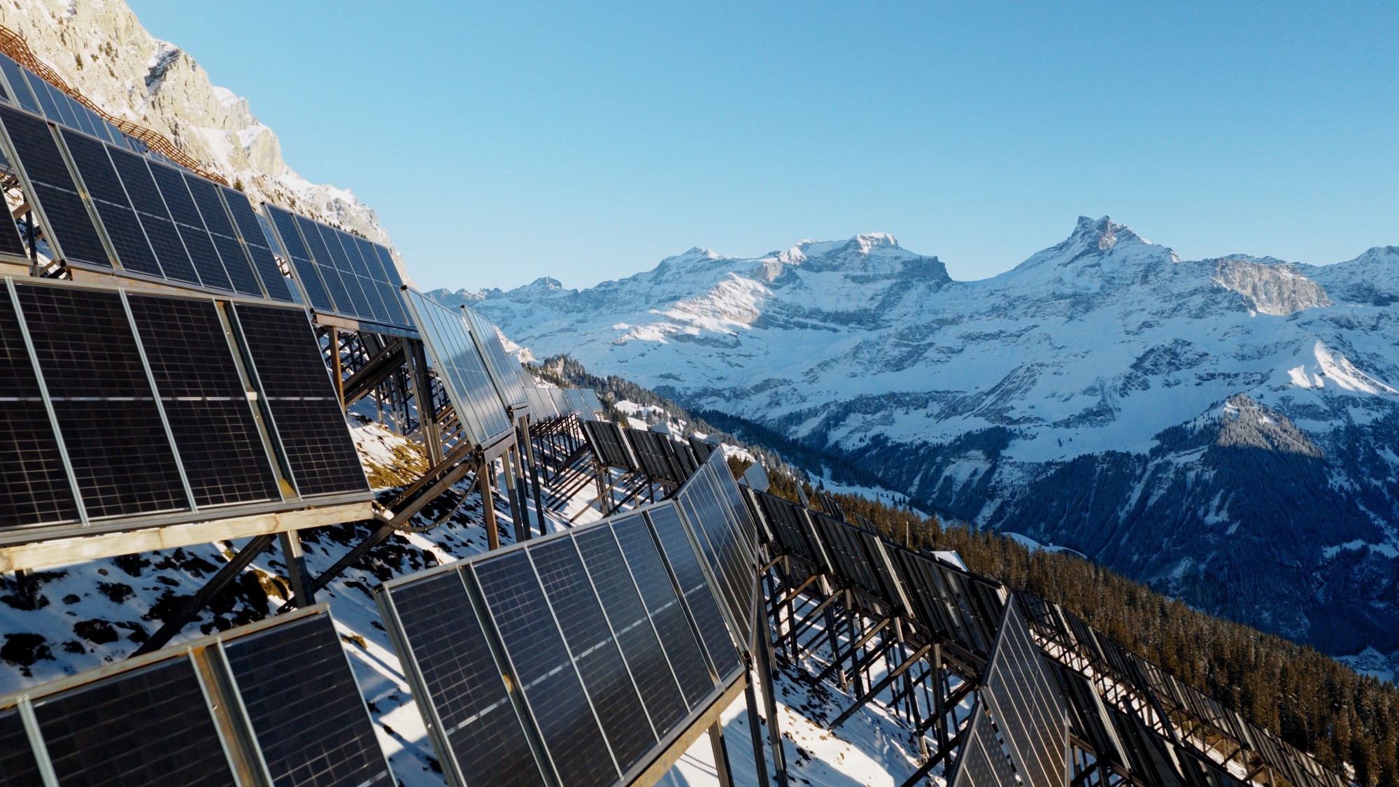 Solaranlage auf der Sidenplangg im Schächental im Kanton Uri
