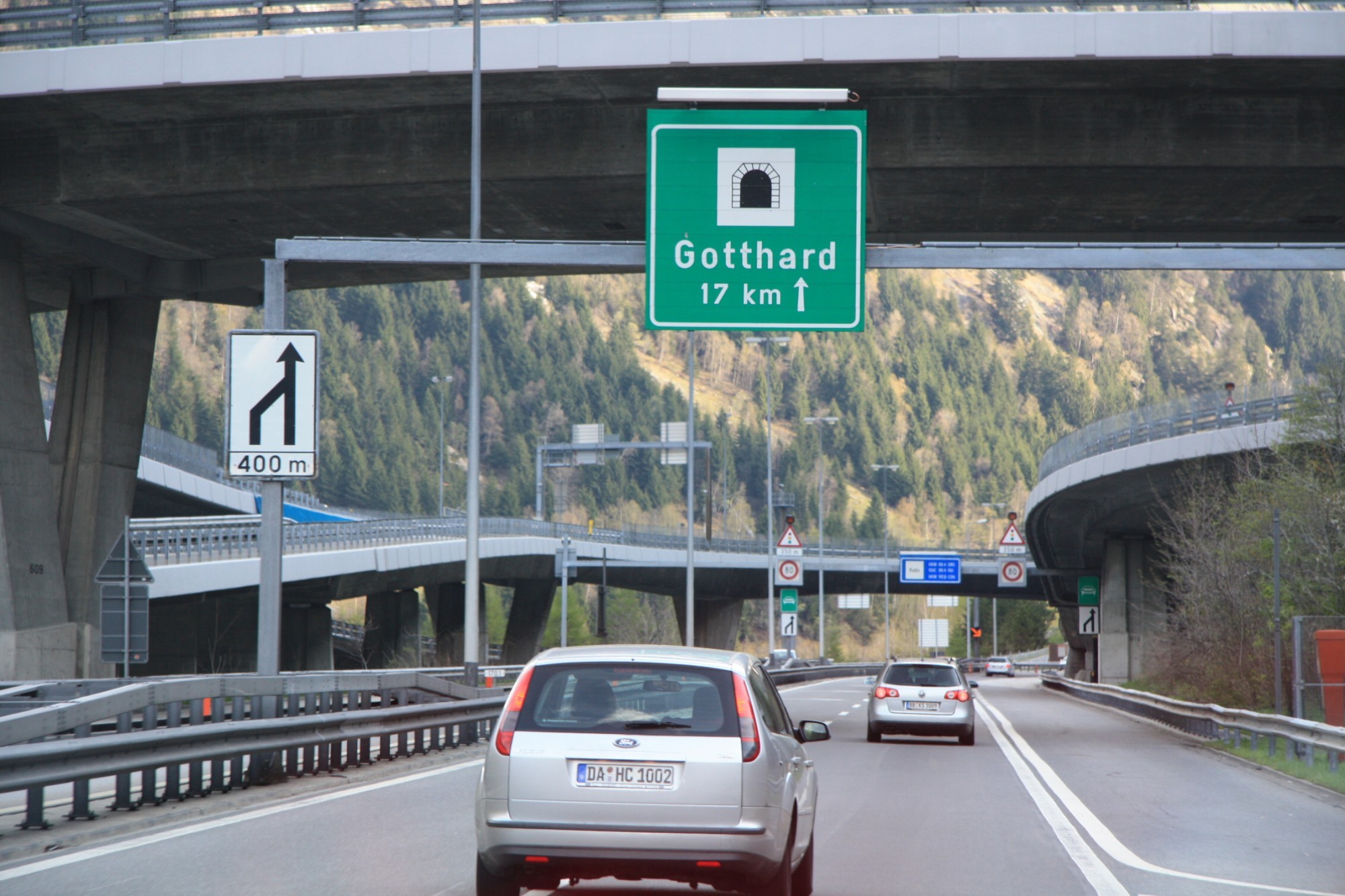 Gotthard_Road_Tunnel_Switzerland_(from_nord) Hellmaster ru