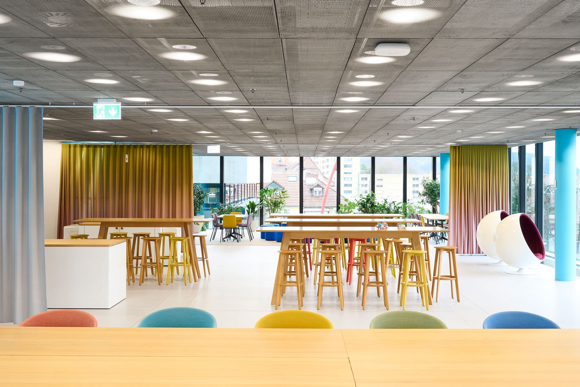 Innenraum IHB-Forschungsgebäude von Roche in Basel