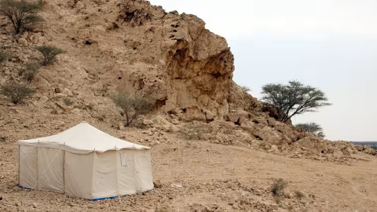 Buhais Rockshelter, Blick nach Südwest.