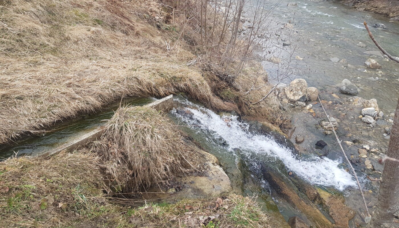 Einmündung des Geissbergbachs im Alpthal