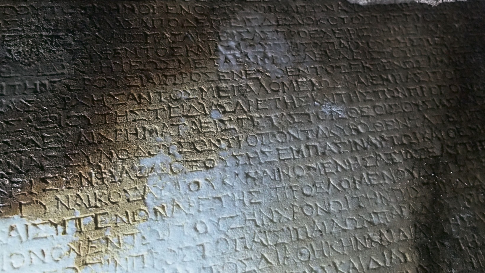 Antike Steintafel mit Beschluss von Ältestenrat von Pergamon