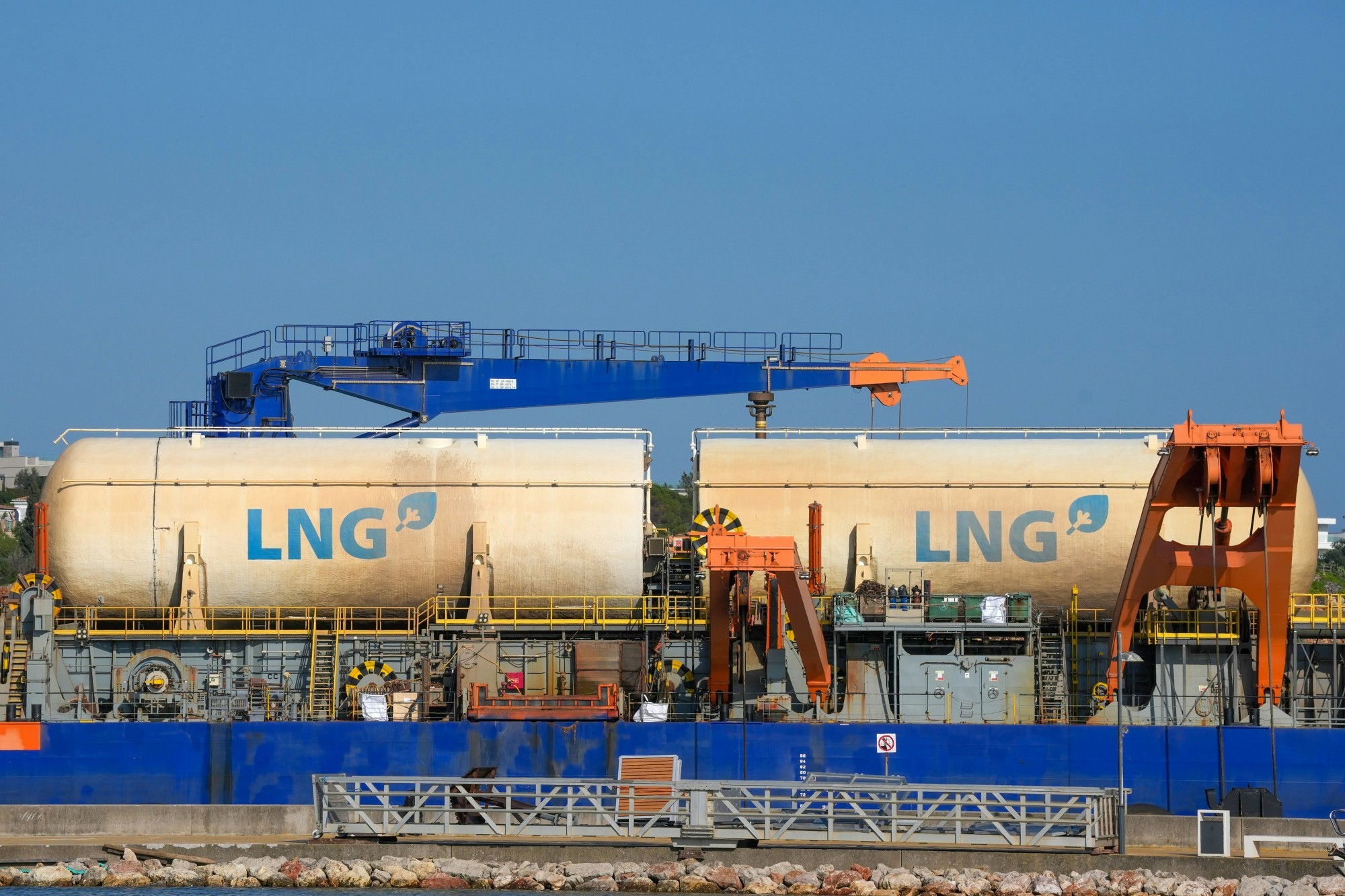 Flüssigas-Tanks auf einem Lastschiff