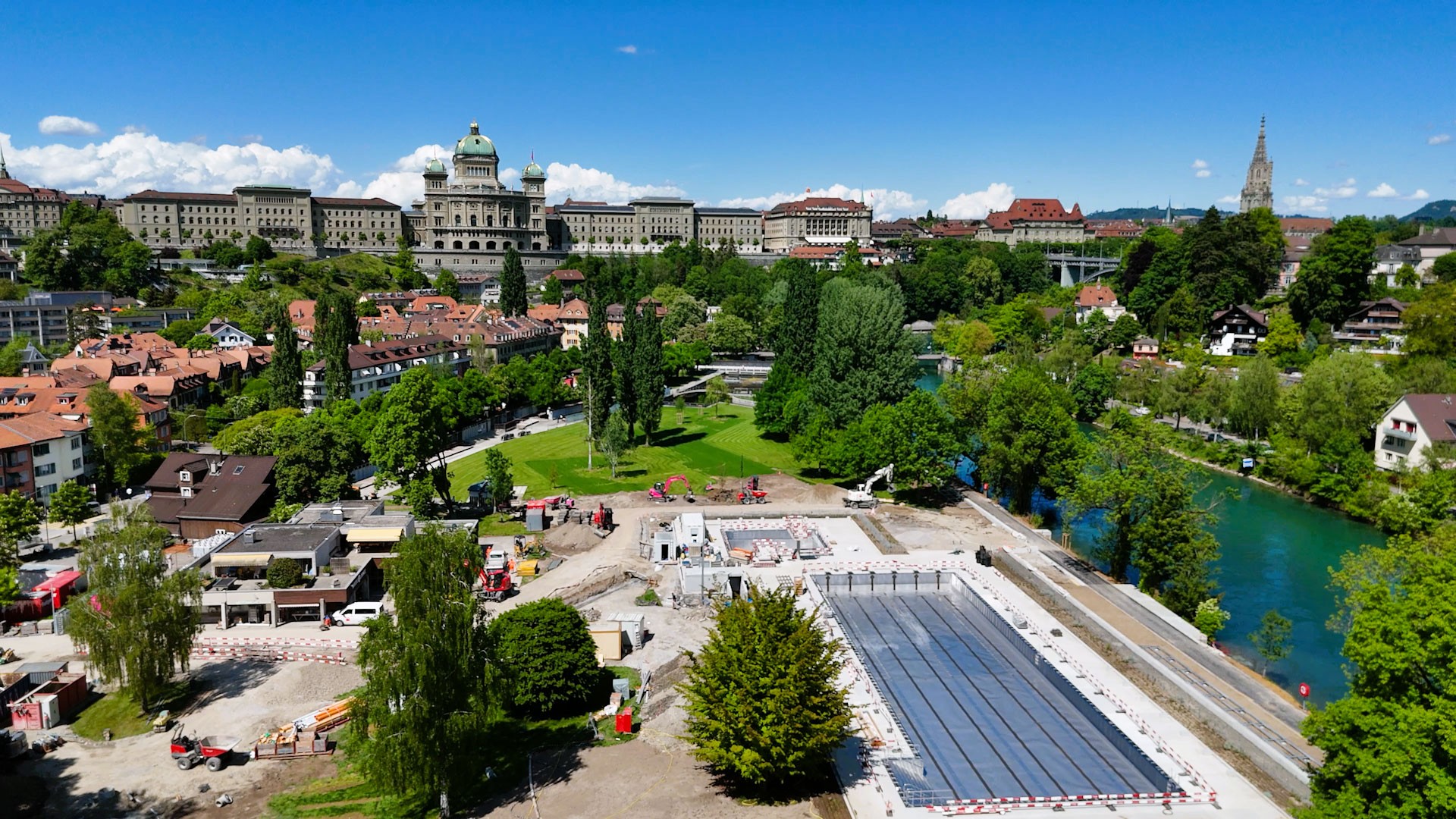 Luftansicht vom Freibad Marzili in Bern