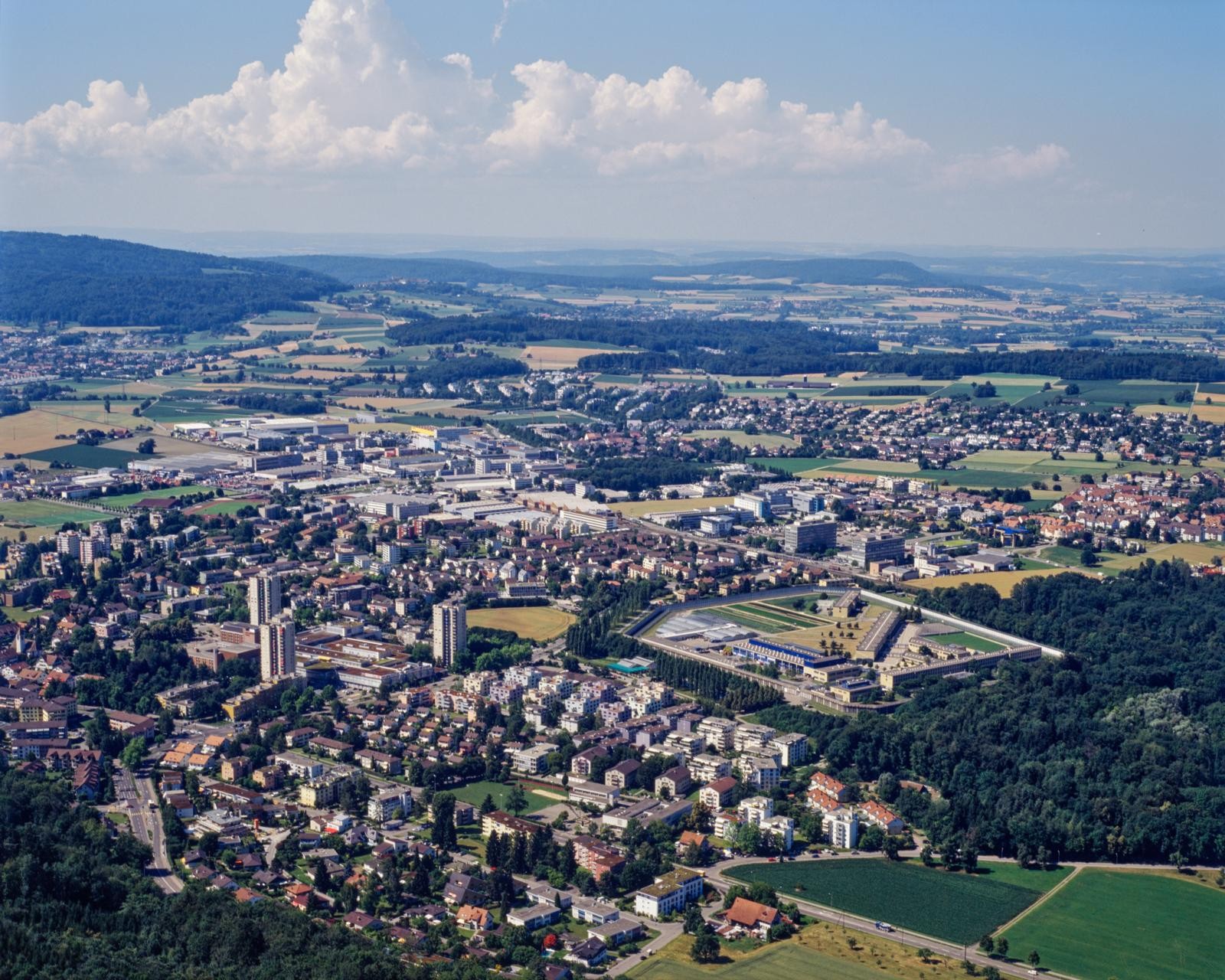 Luftaufnahme von 2011 der Justizvollzugsanstalt Pöschwies in Regensdorf