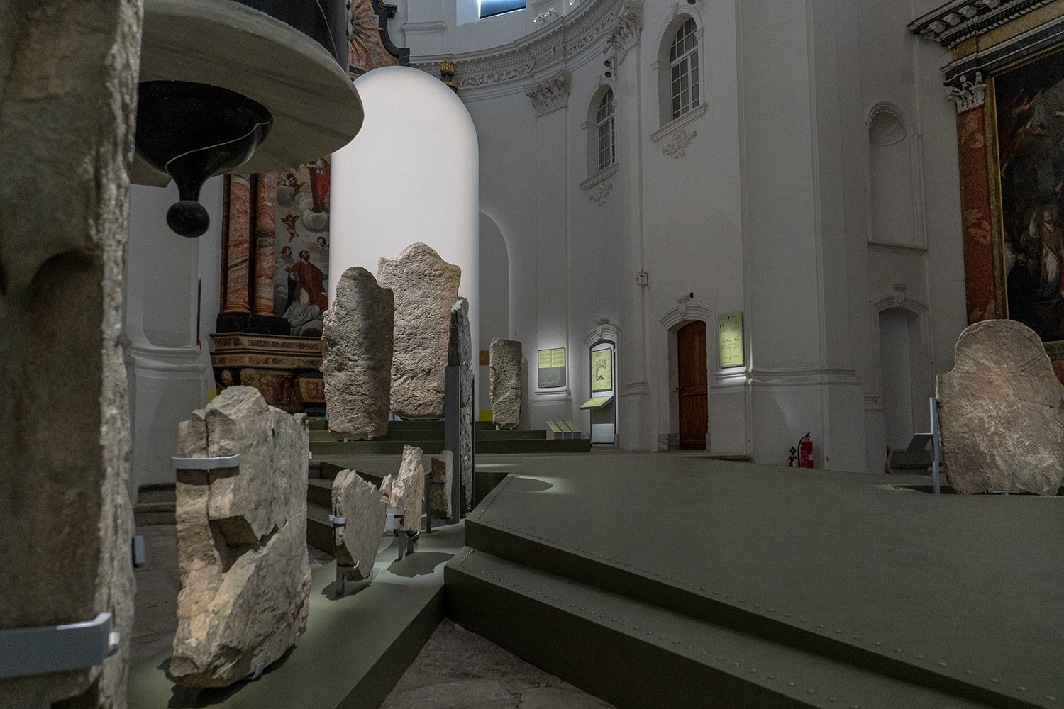 Stelen-Ausstellung im Geschichtsmuseum Wallis