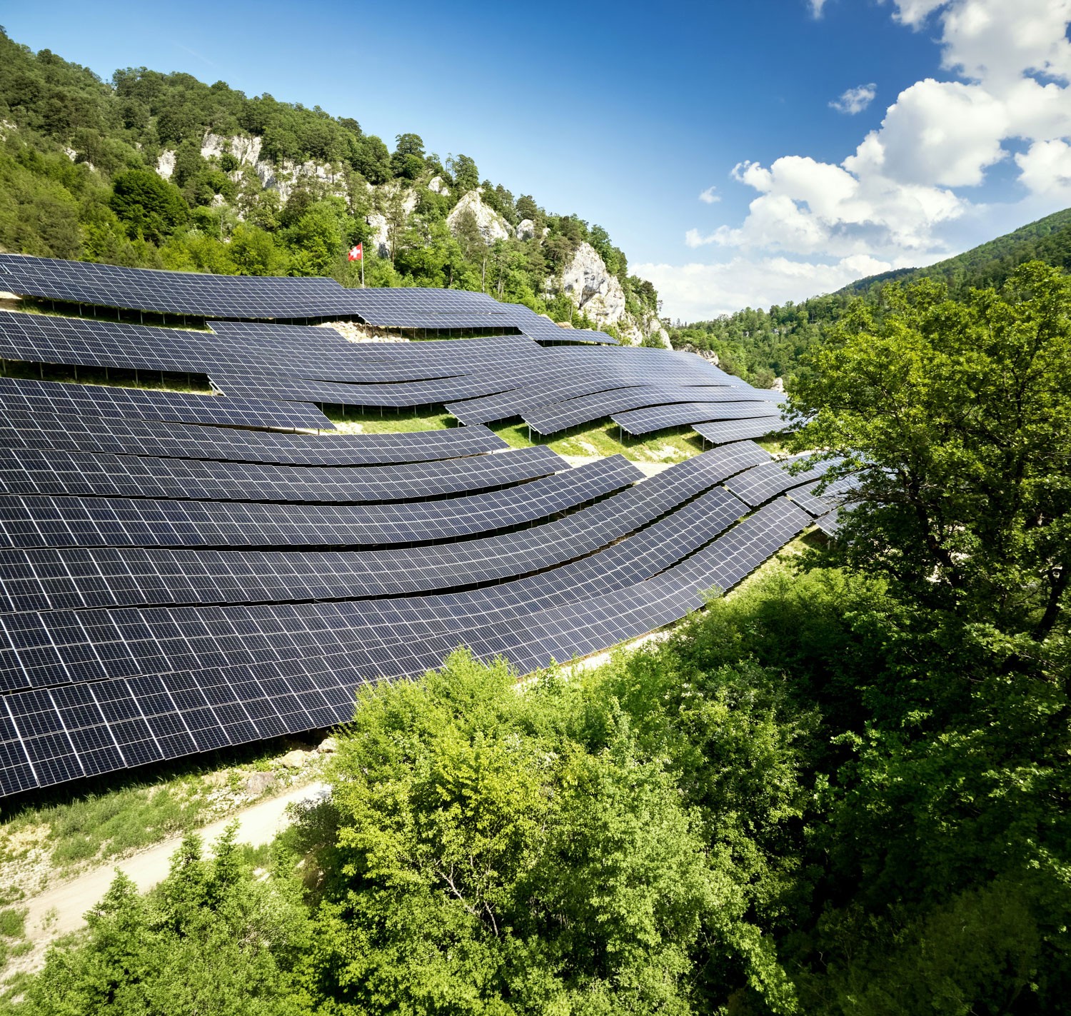 PV-Anlage auf Hiterm Chestel Deponie in Liesberg