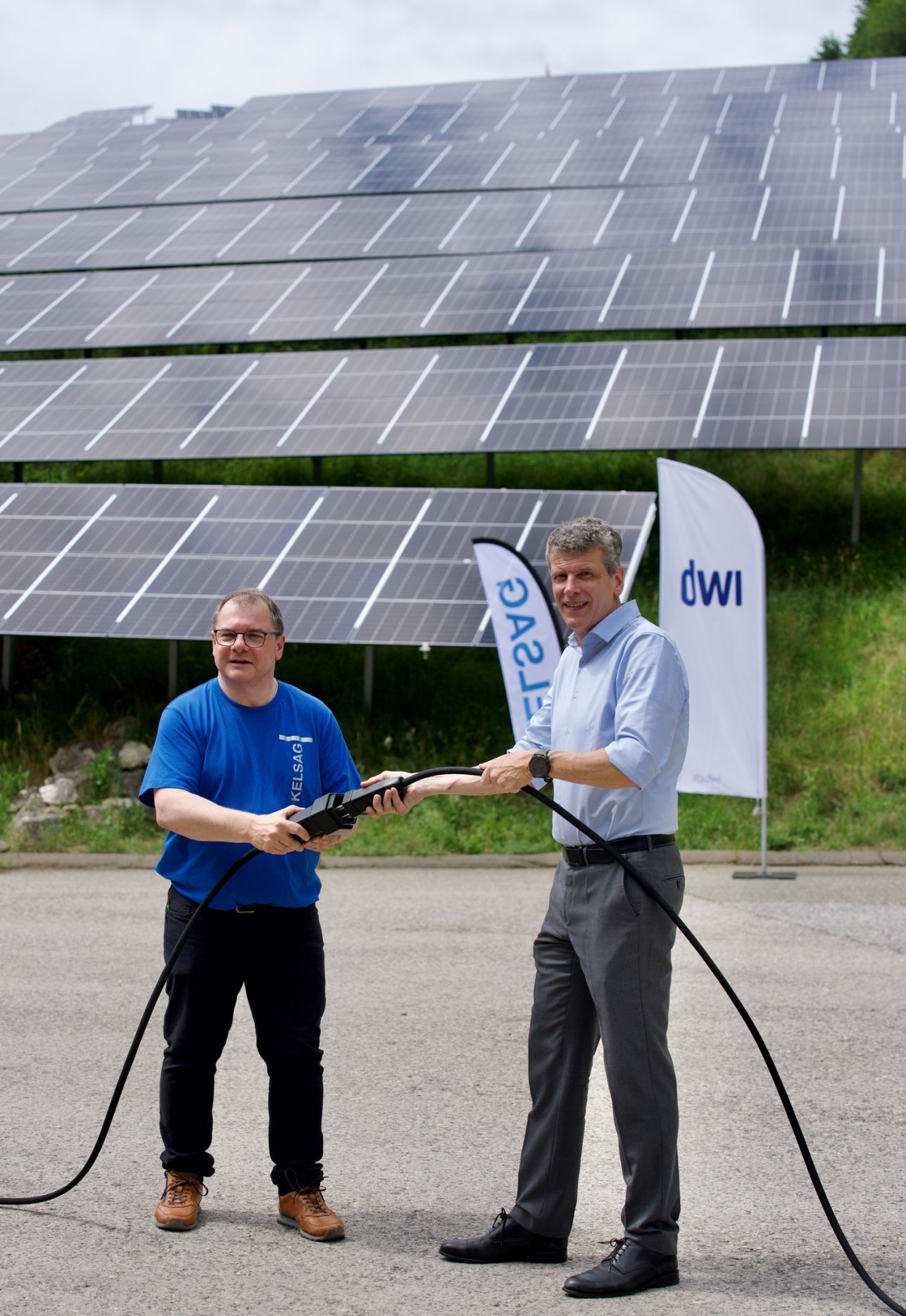 Inbetriebnahme der PV-Anlage auf Hiterm Chestel Deponie in Liesberg