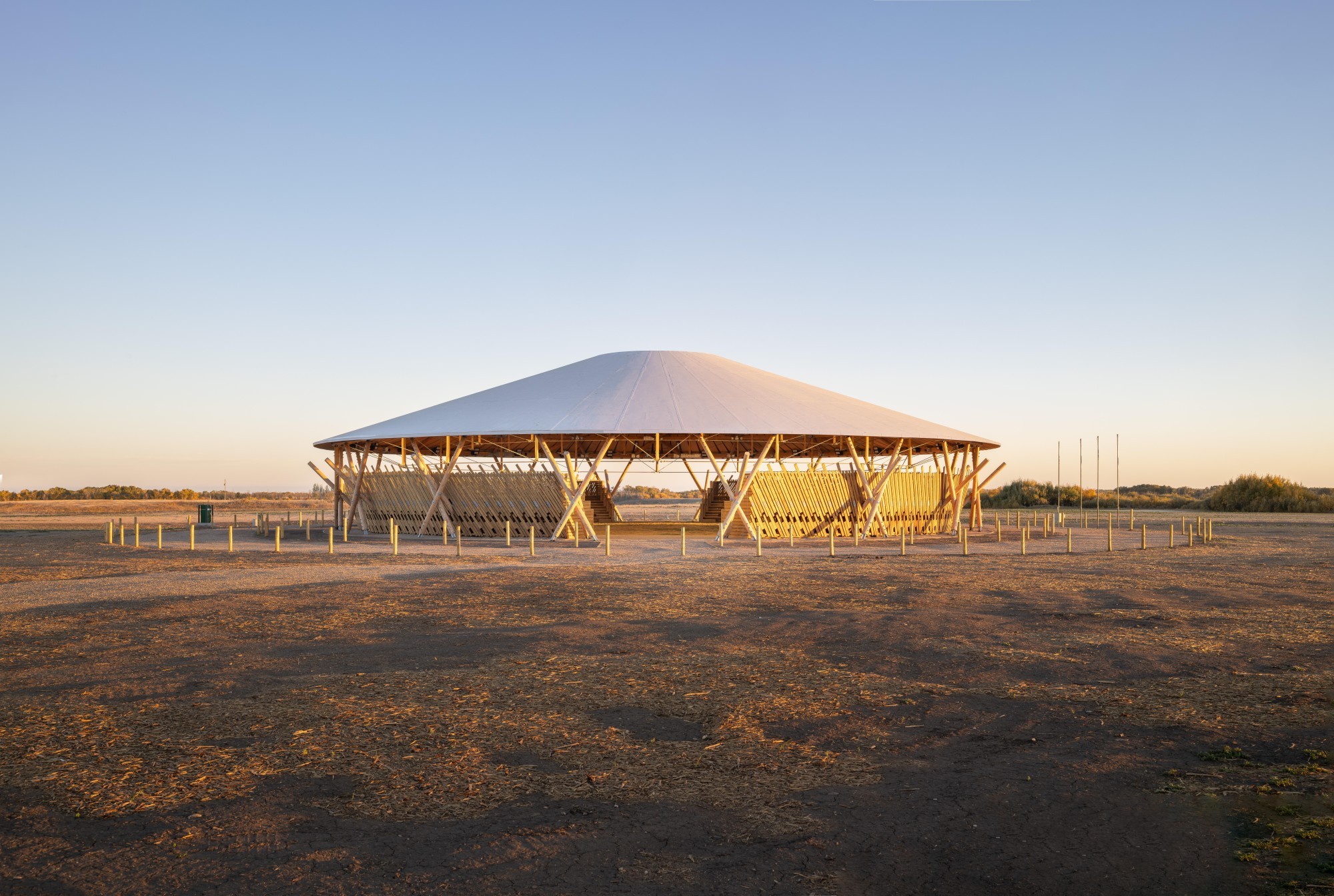 Muscowpetung Powwow Arbour von aussen