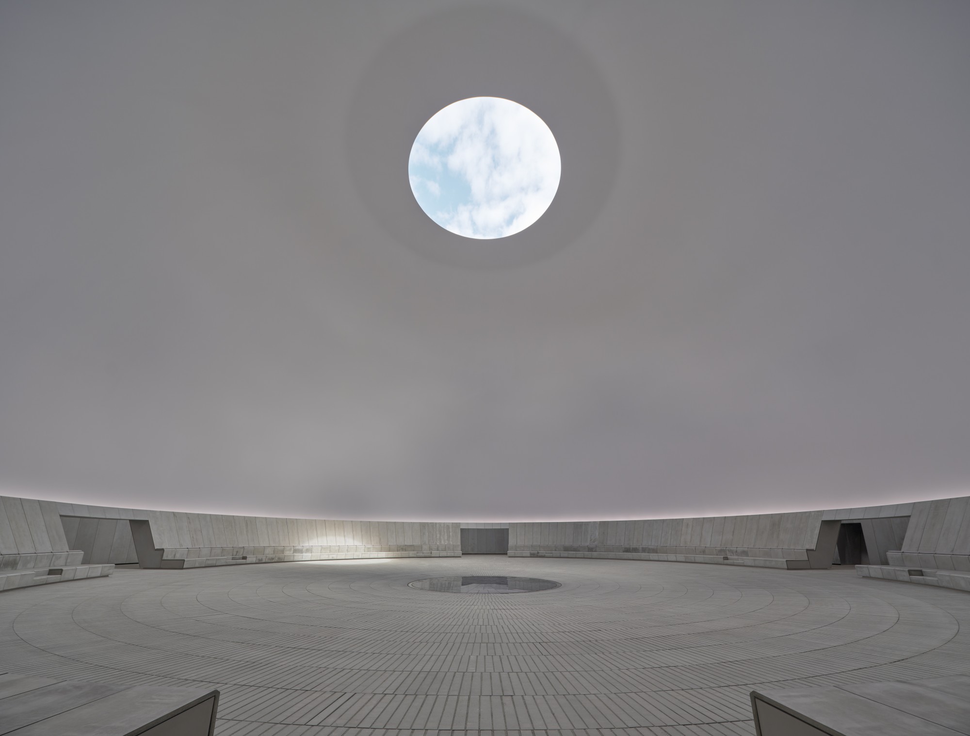 James Turrell, As Seen Below, Wolken im Oberlicht