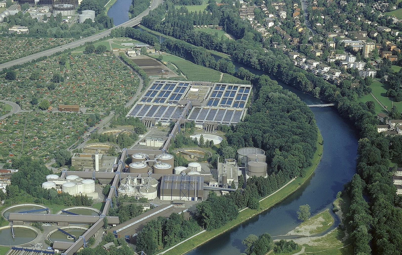 Luftbild der Kläranlage Werdhölzli Zürich