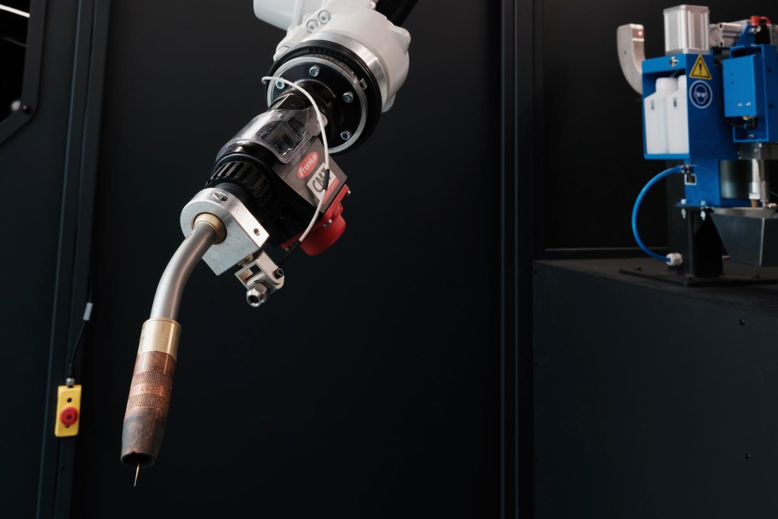 Roboterarm der WAAM-Pilotanlage bei der Empa