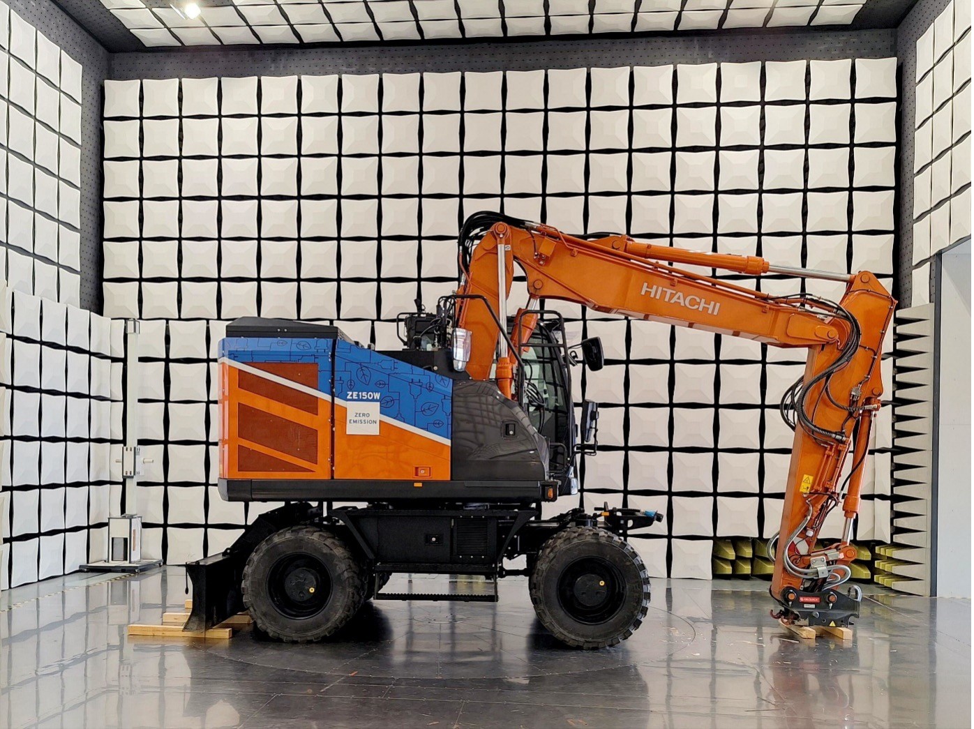 Elektrischer Bagger ZE150W im Prüflabor
