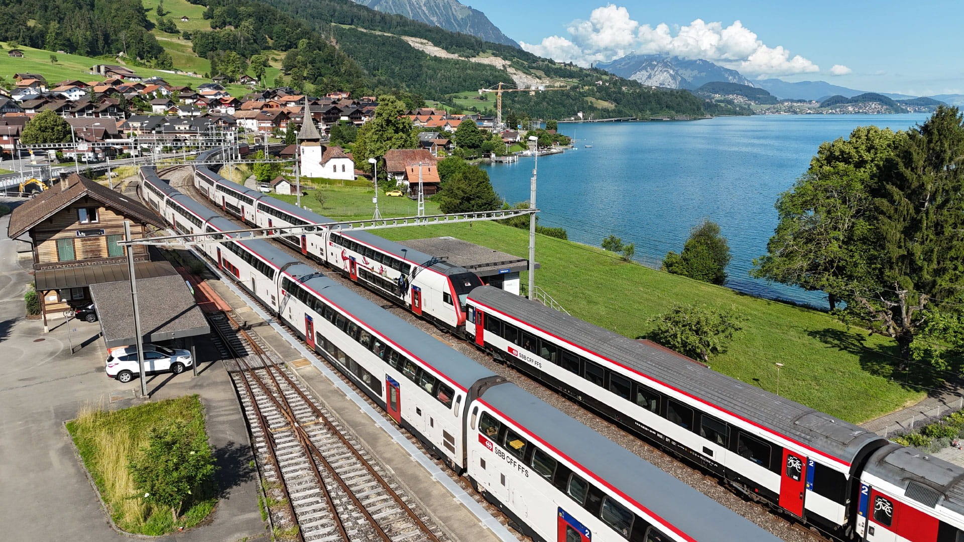 Bahn-Seelinie am Bahnhof Leissigen